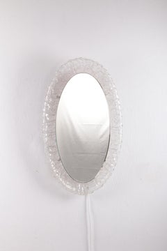 Grande specchio ovale in plexiglas con illuminazione, 1960, Germania