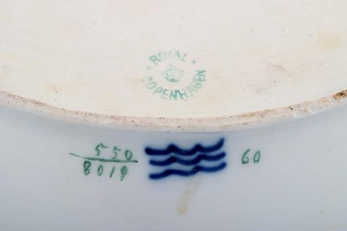 Großes ovales Royal Copenhagen Serviergeschirr aus handbemaltem Porzellan (20. Jahrhundert) im Angebot