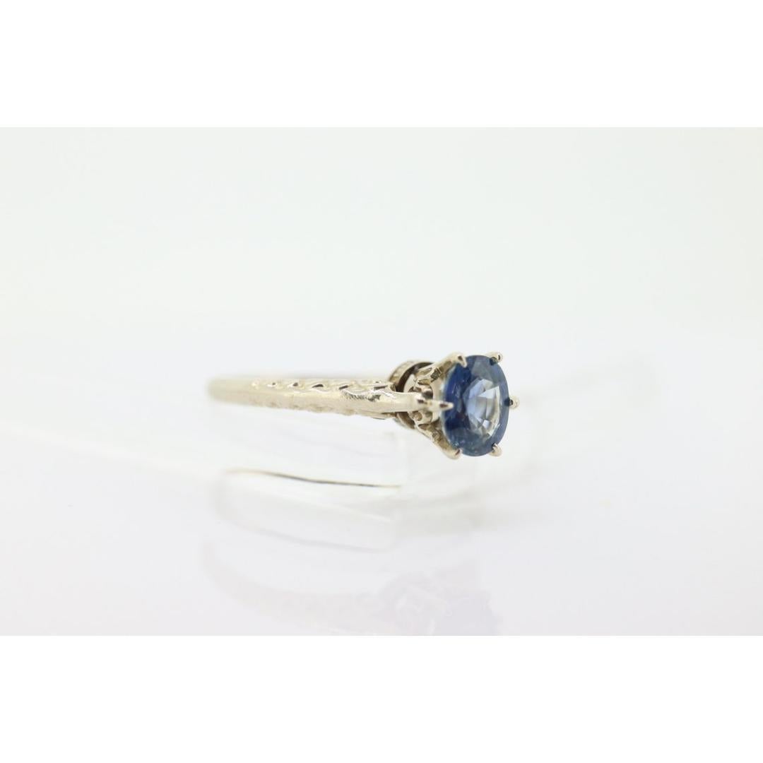 Gran zafiro ovalado Anillo solitario 14k. Diseños grabados Art deco en oro blanco de 14k en venta 1