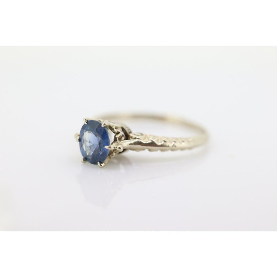 Gran zafiro ovalado Anillo solitario 14k. Diseños grabados Art deco en oro blanco de 14k en venta 2