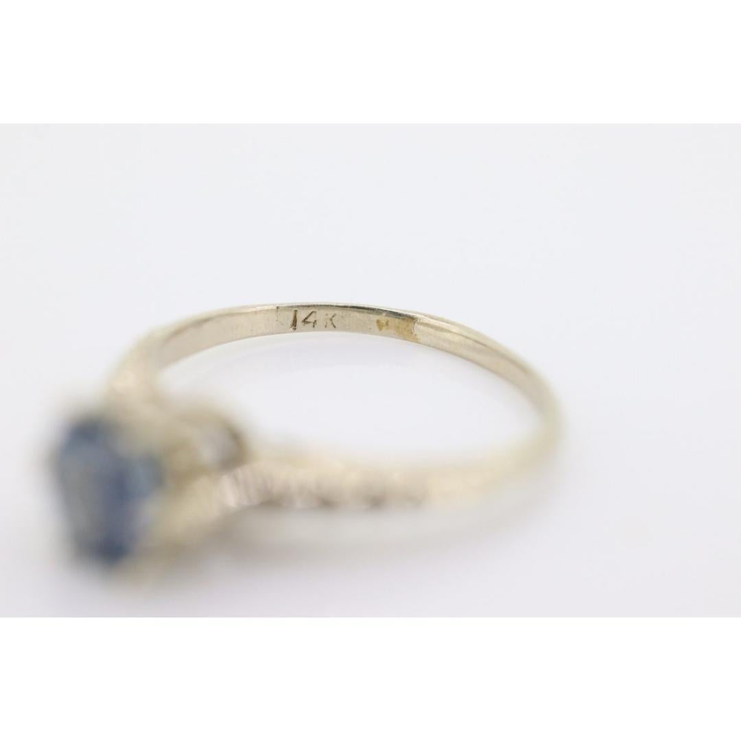 Gran zafiro ovalado Anillo solitario 14k. Diseños grabados Art deco en oro blanco de 14k en venta 4