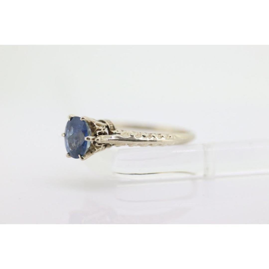 Gran zafiro ovalado Anillo solitario 14k. Diseños grabados Art deco en oro blanco de 14k en venta 5