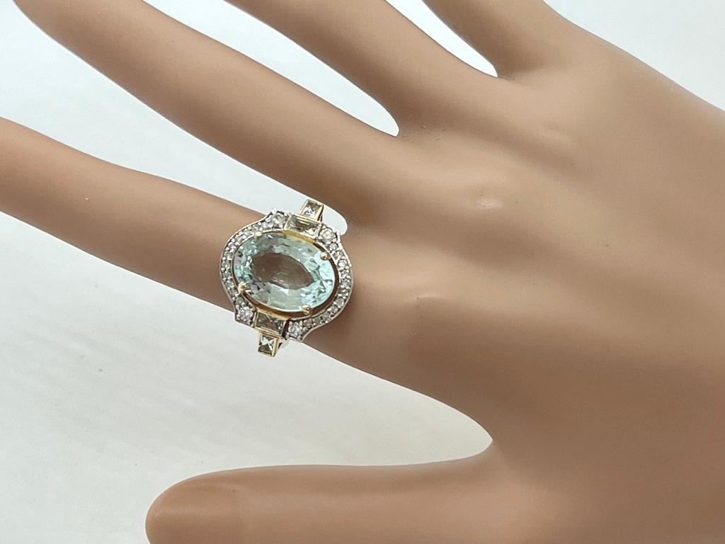 Large Oval Shaped Sky Blue Natural Aquamarine Diamond Dress Ring with Valuation In New Condition For Sale In Mona Vale, NSW