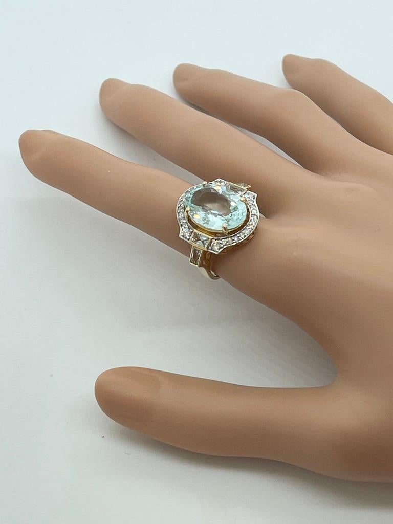 Women's Large Oval Shaped Sky Blue Natural Aquamarine Diamond Dress Ring with Valuation For Sale
