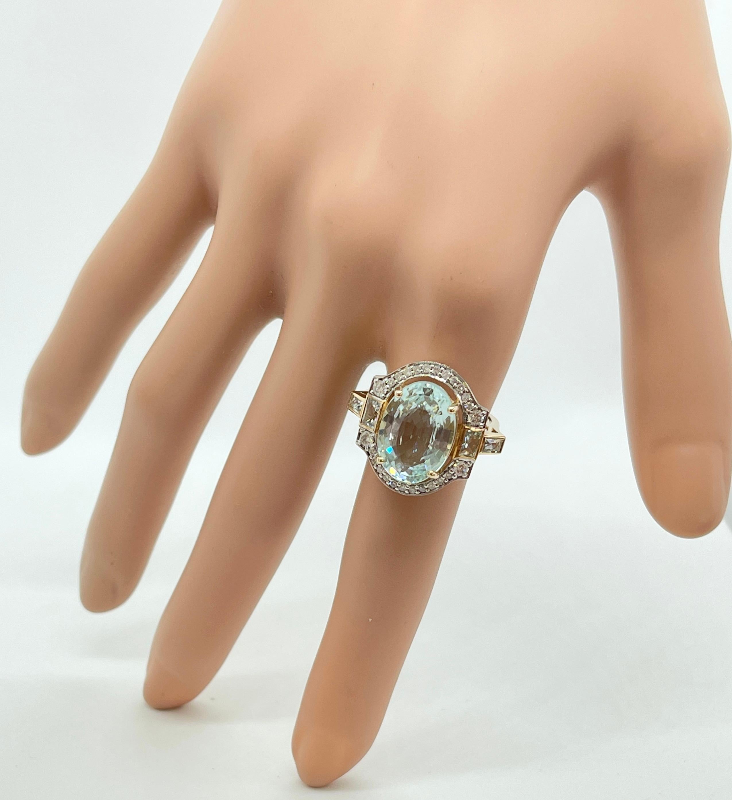 Large Oval Shaped Sky Blue Natural Aquamarine Diamond Dress Ring with Valuation For Sale 1