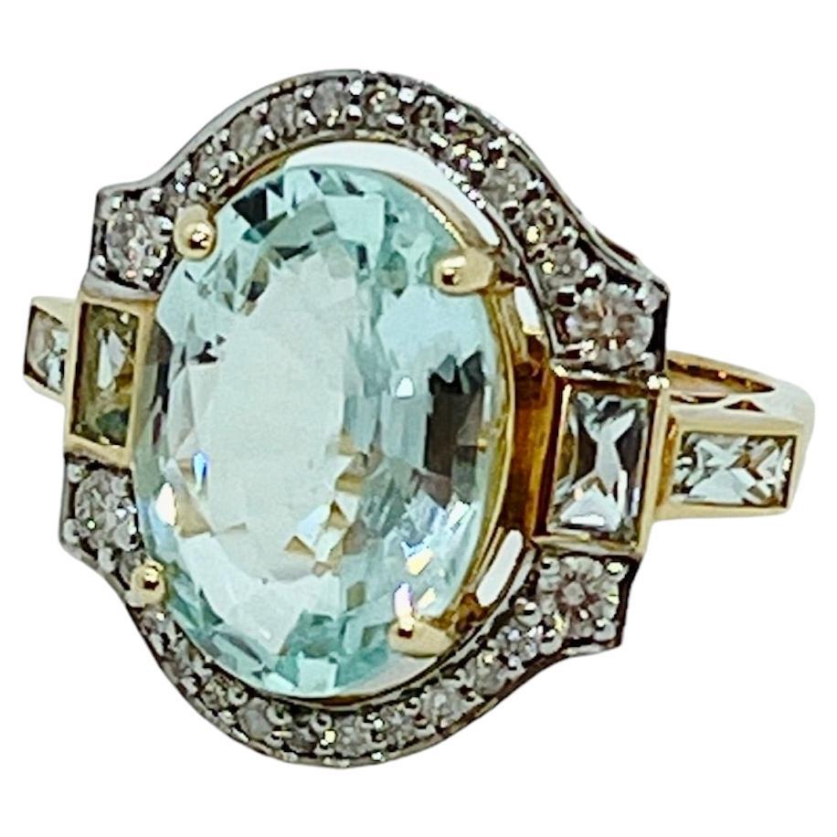 Large Oval Shaped Sky Blue Natural Aquamarine Diamond Dress Ring with Valuation For Sale
