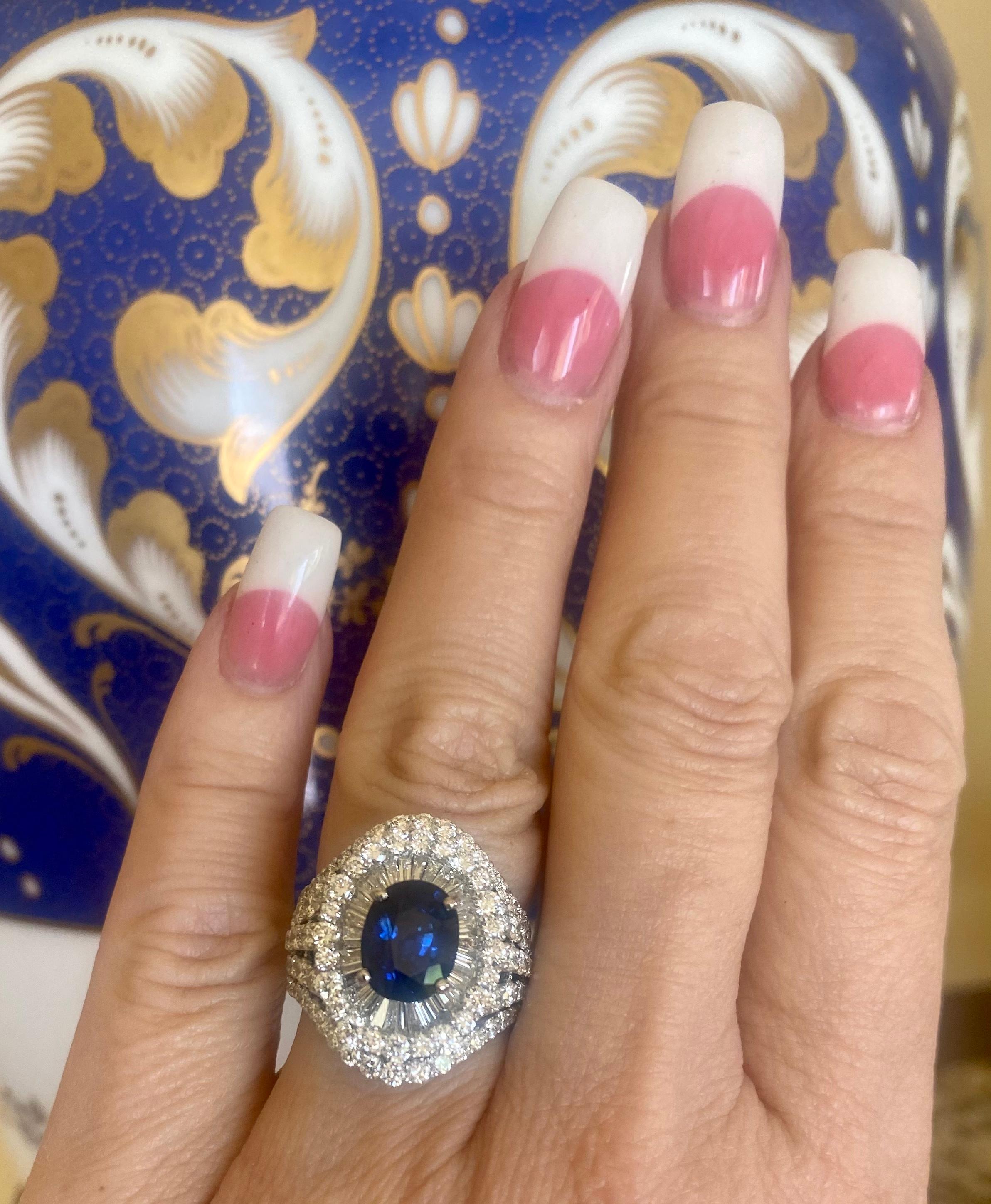 Contemporary Large Oval Shaped Vivid Blue Sapphire and Diamond 9.20 Carat 18 Karat Gold Ring