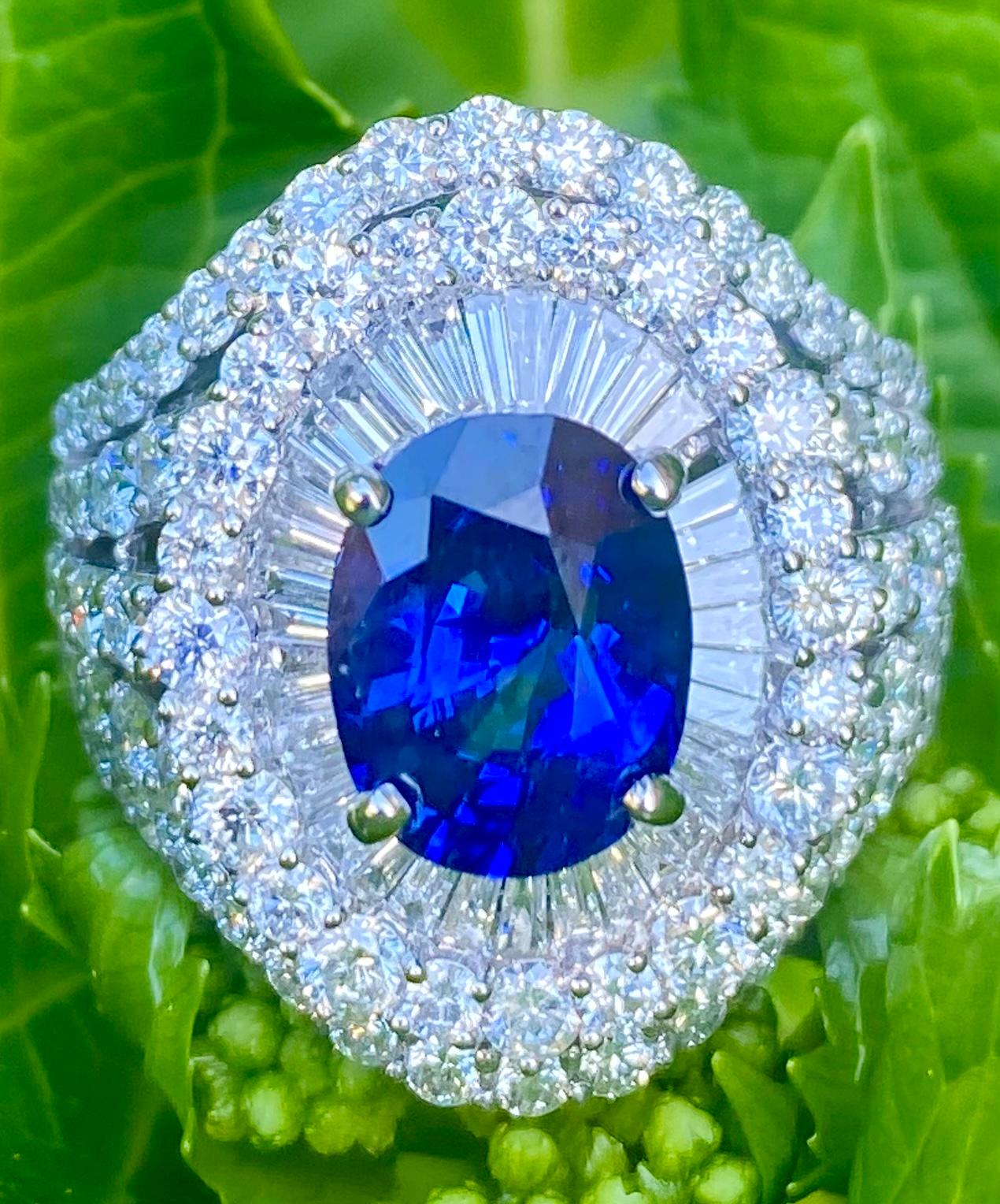 Large Oval Shaped Vivid Blue Sapphire and Diamond 9.20 Carat 18 Karat Gold Ring 2