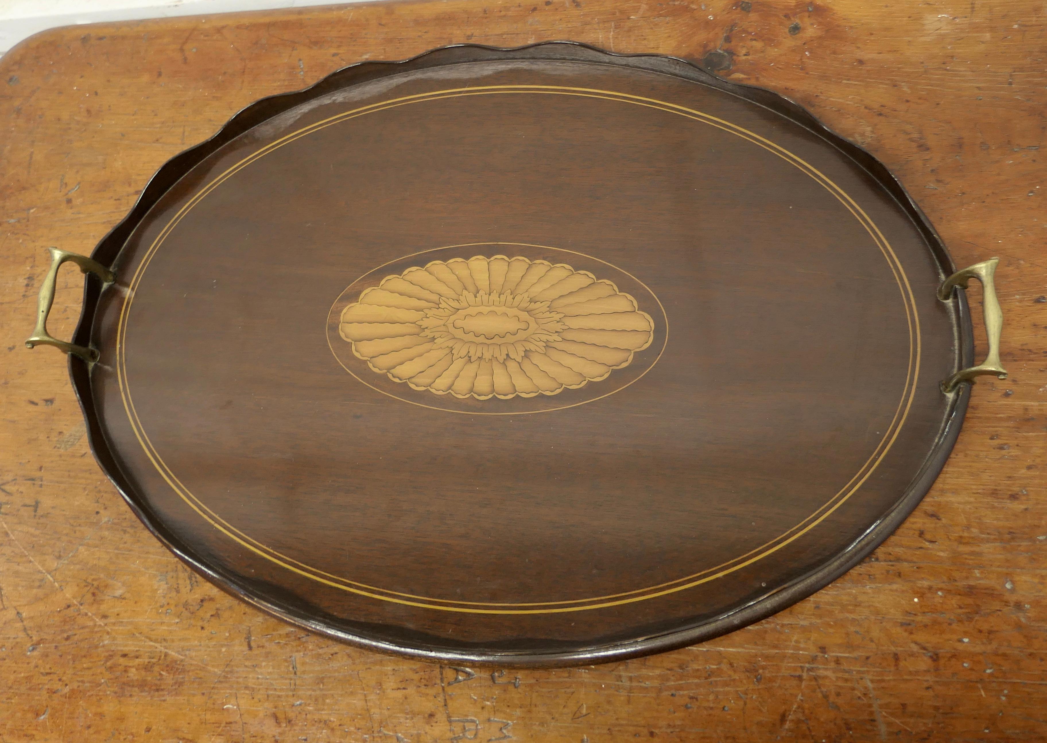 Großes ovales Tablett im Sheraton-Stil.    im Zustand „Gut“ im Angebot in Chillerton, Isle of Wight