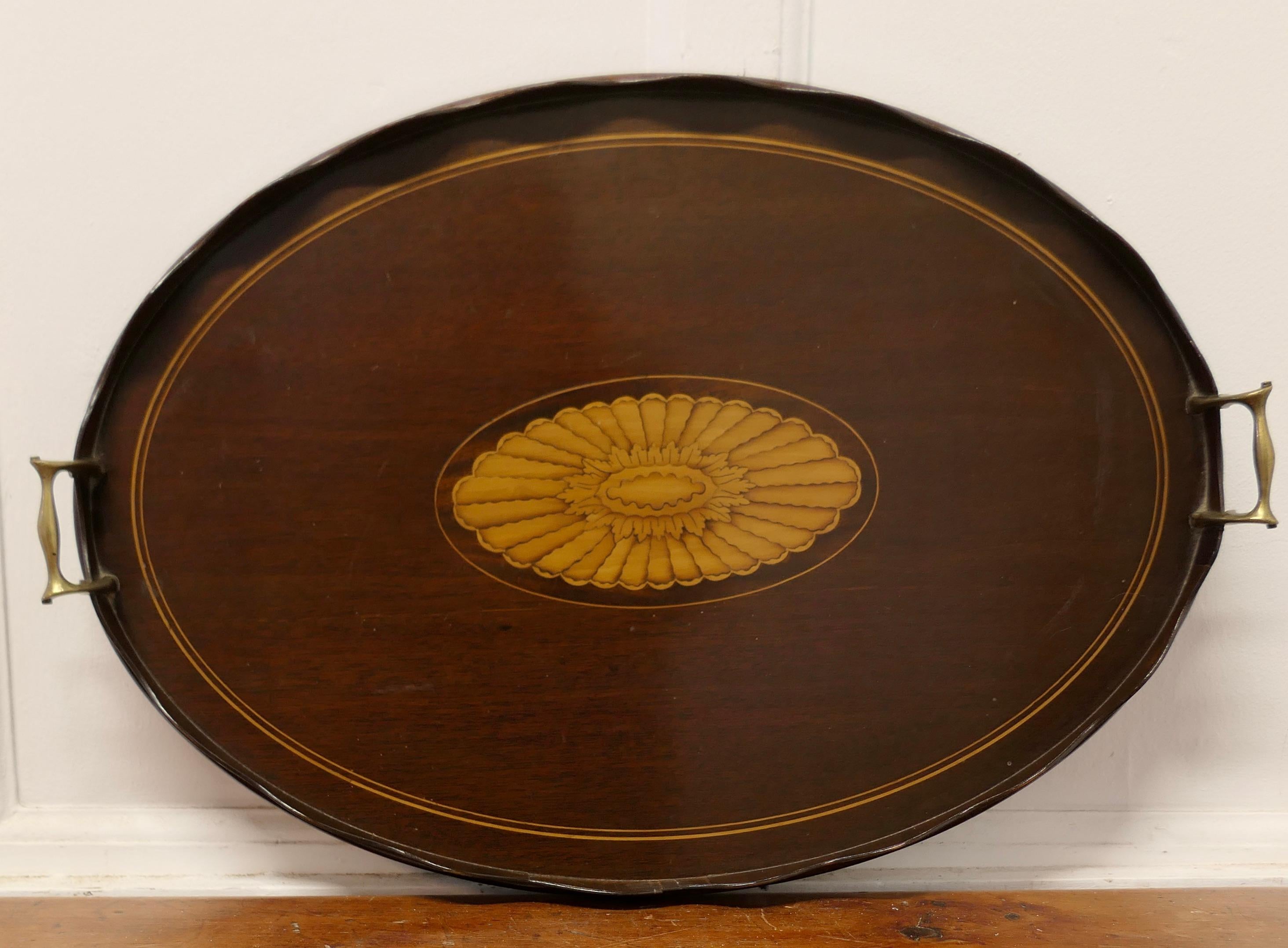 Großes ovales Tablett im Sheraton-Stil.    (Mittleres 19. Jahrhundert) im Angebot