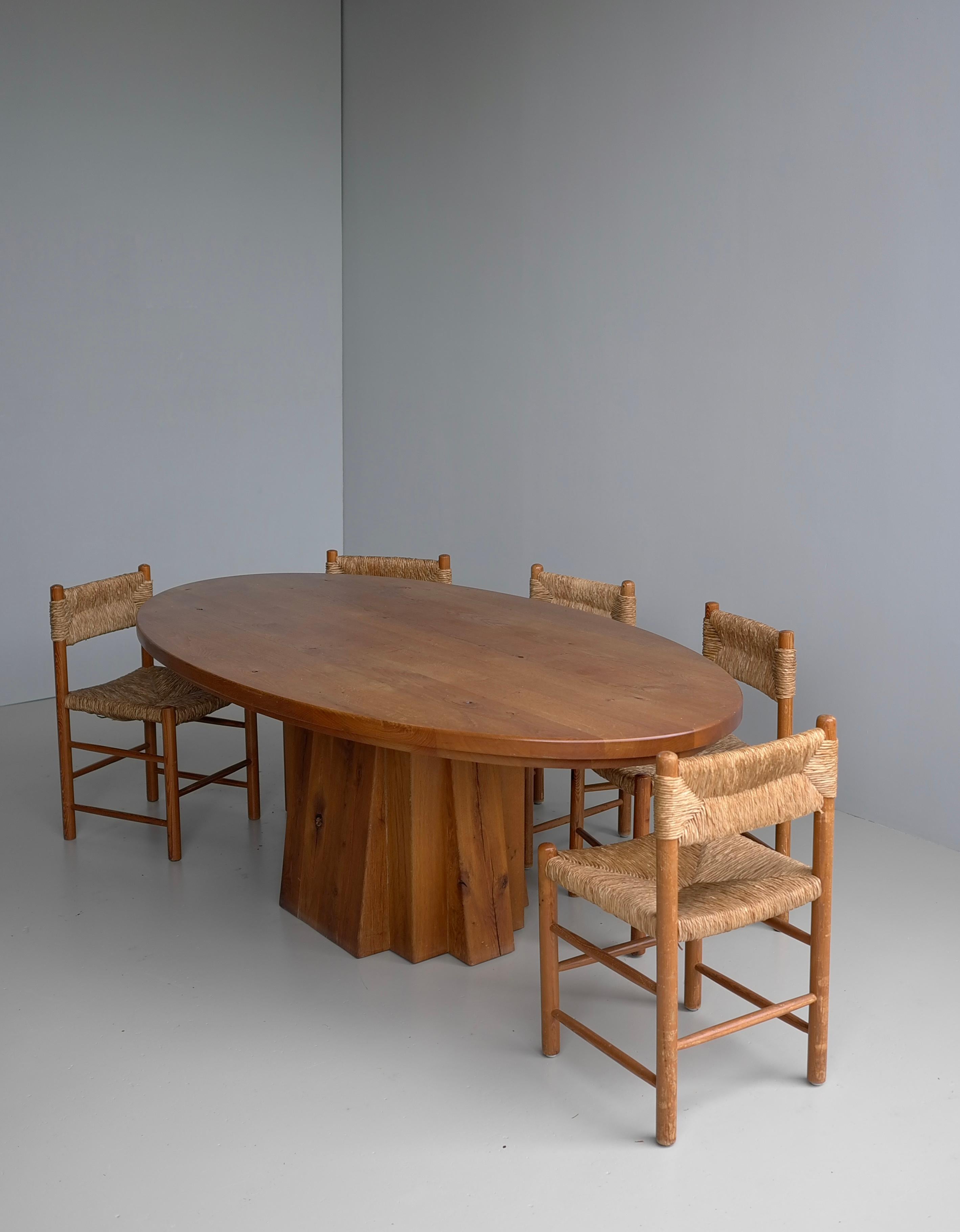 Large Oval Solid Oak Dining Table in style of Pierre Chapo, France circa 1970 In Good Condition For Sale In Den Haag, NL