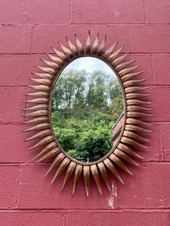Großer ovaler spanischer 1950er Kupfer-Sunburst-Spiegel