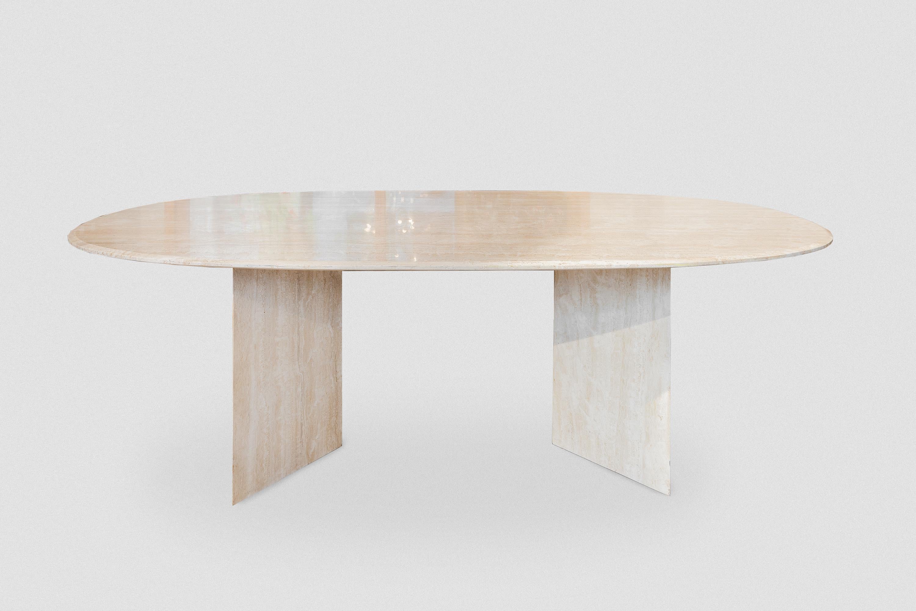 Grande table à manger ovale en travertin Bon état à Antwerp, BE
