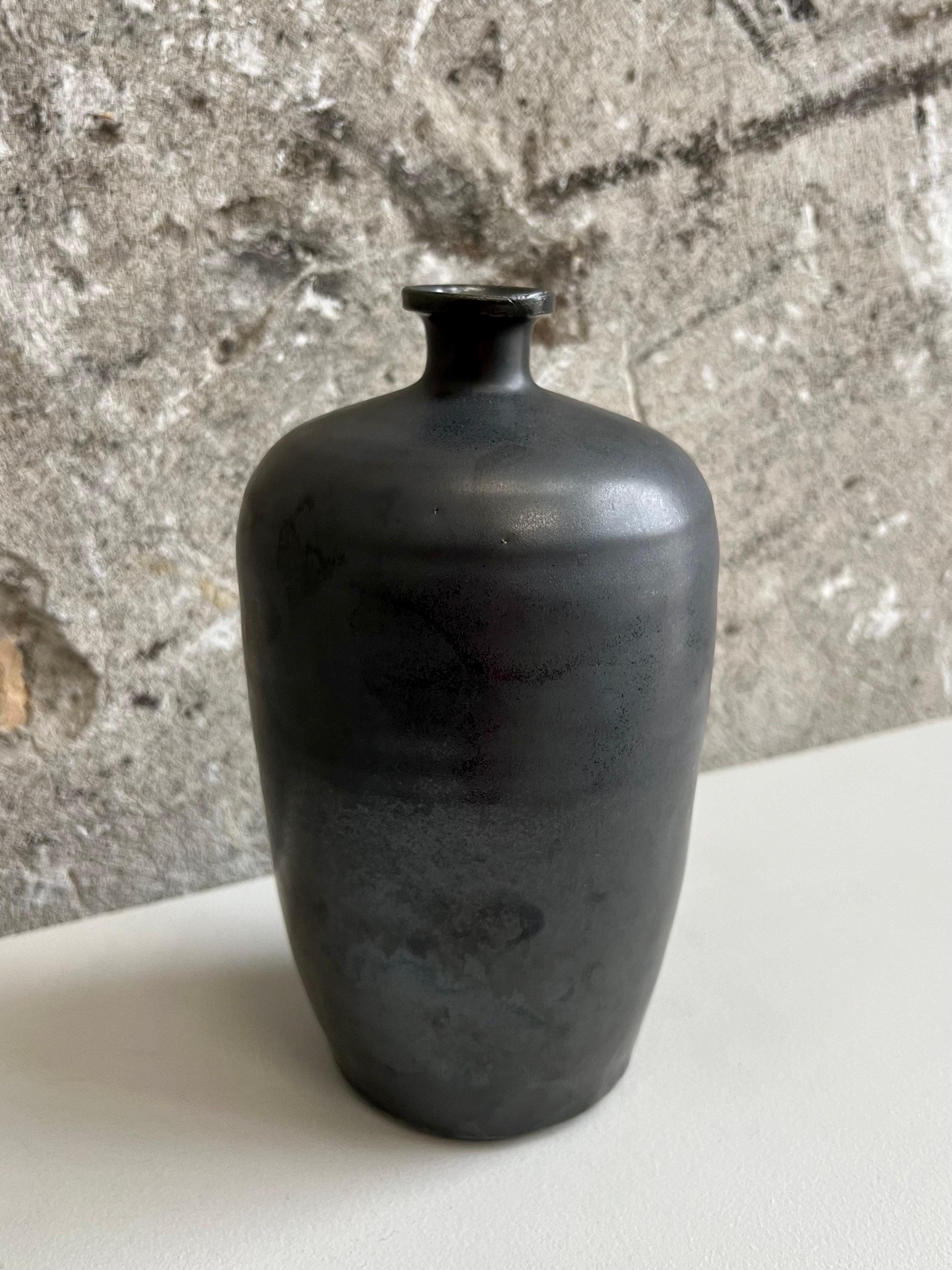 Handgefertigte ovale Vase „Große Vase“ aus glasiertem Steingut im Zustand „Neu“ im Angebot in Detroit, MI