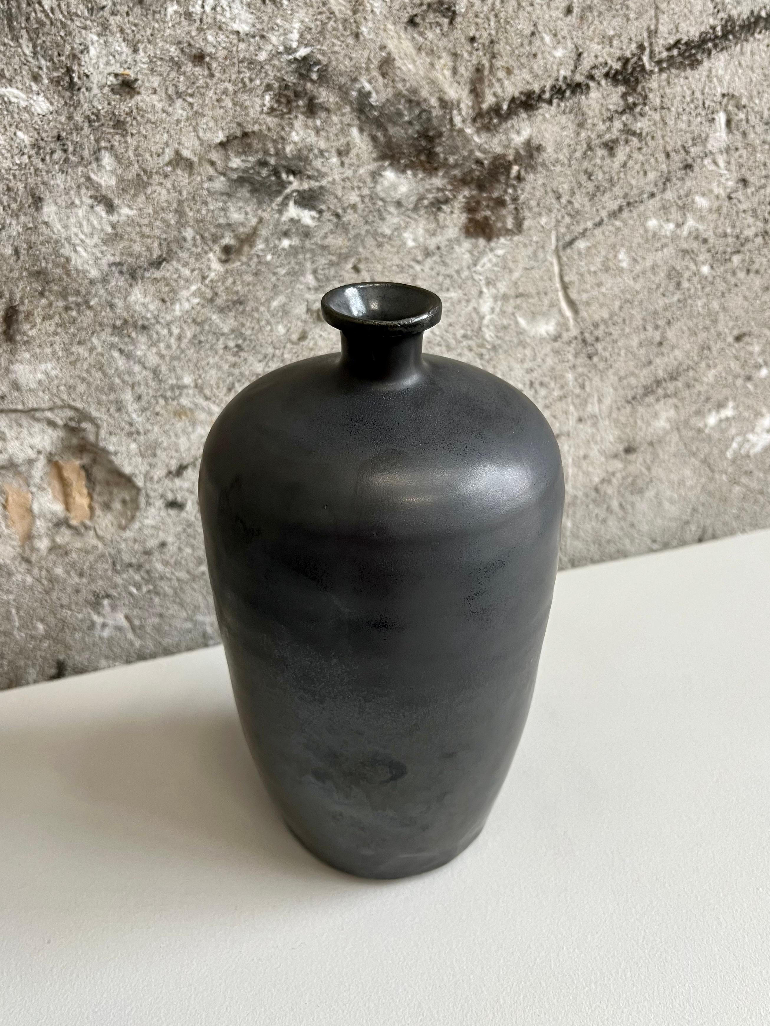 Handgefertigte ovale Vase „Große Vase“ aus glasiertem Steingut (21. Jahrhundert und zeitgenössisch) im Angebot