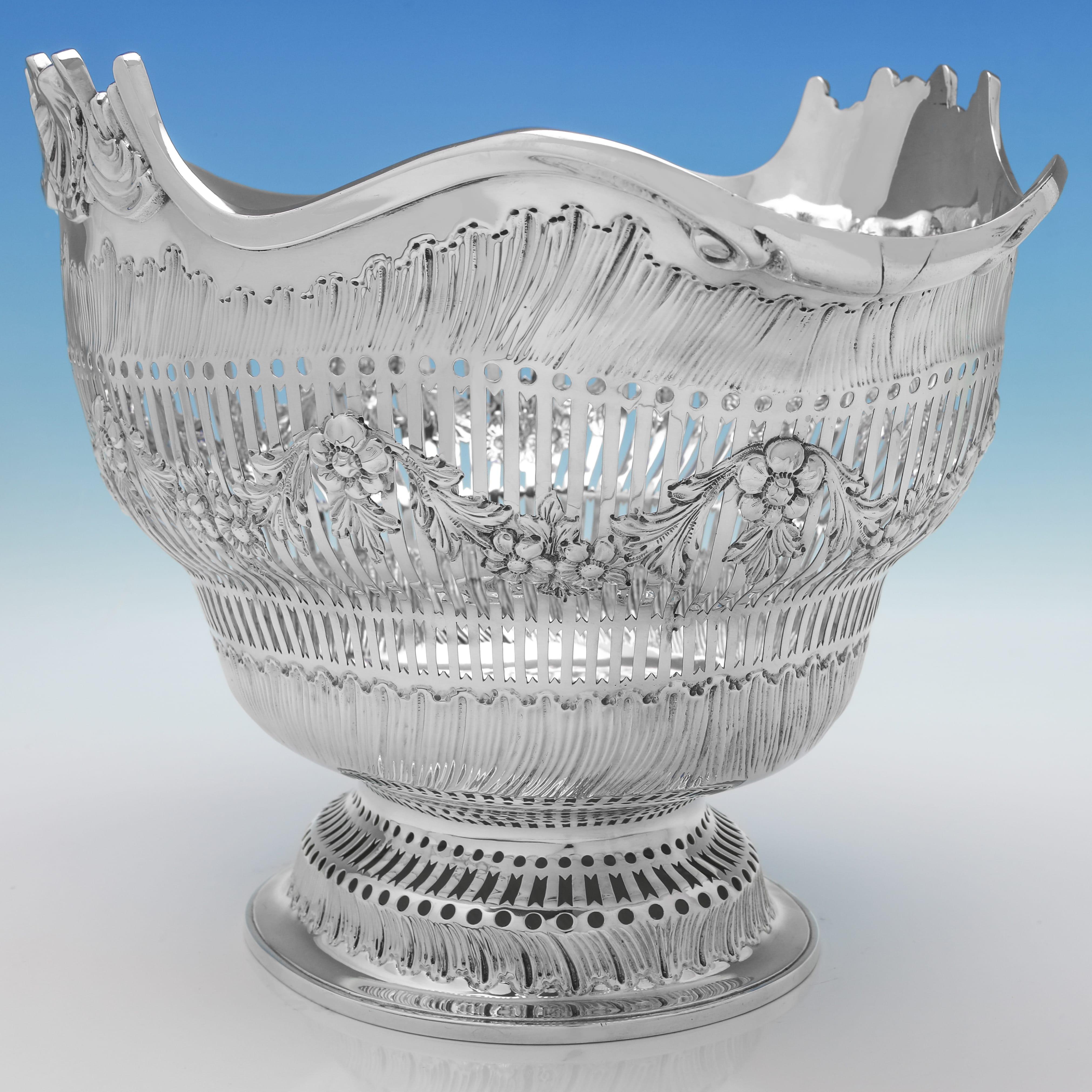 Vittoriano Grande piatto ovale vittoriano in argento sterling antico realizzato a Londra nel 1891 in vendita