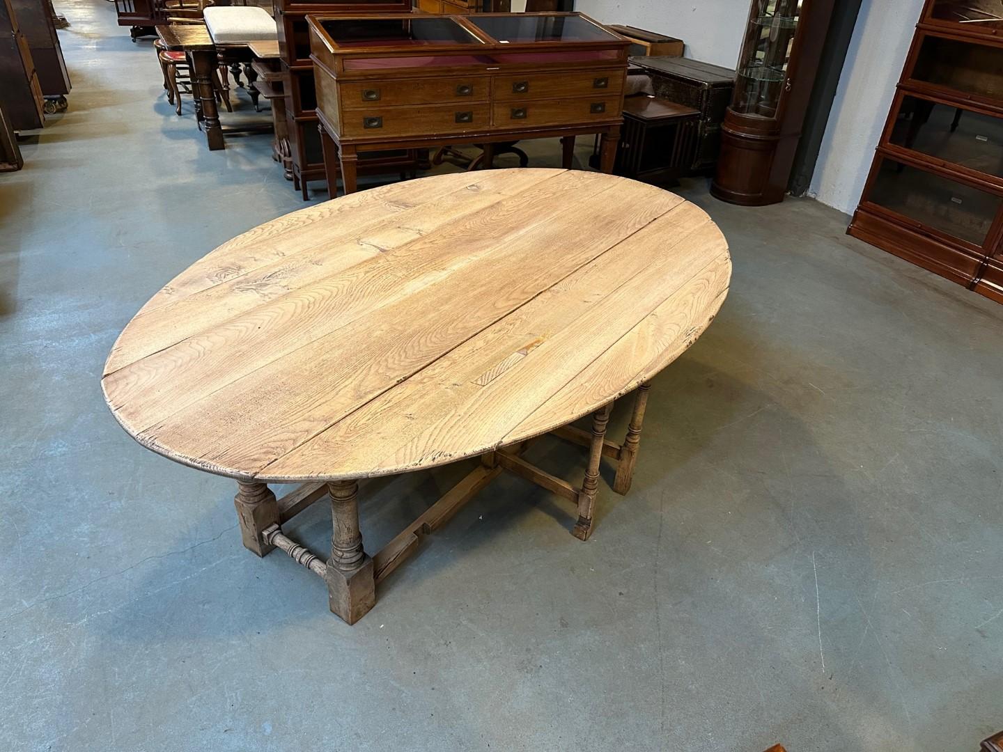 Large oval white oak table in good For Sale 5