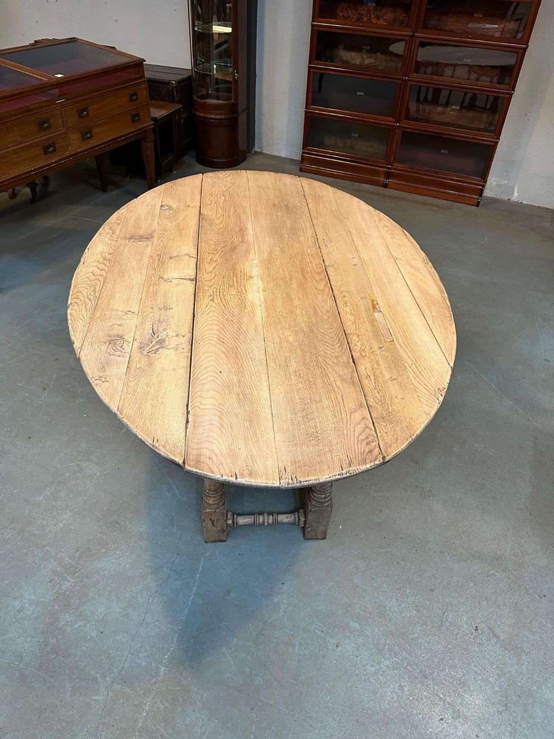 Large oval white oak table in good For Sale 2