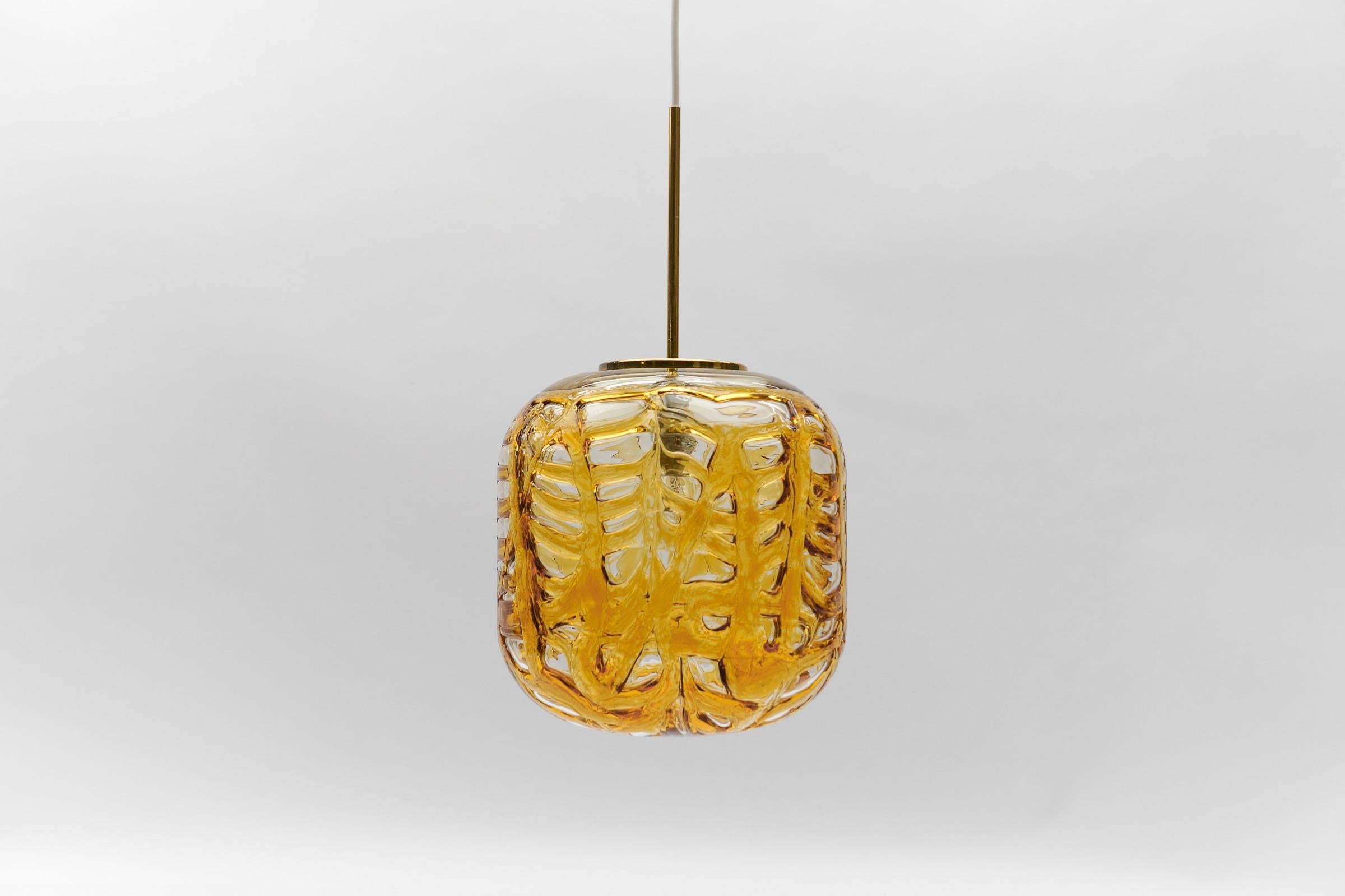 Tedesco Grande lampada a sospensione ovale a sfera in vetro di Murano giallo di Doria, Germania anni '60 in vendita
