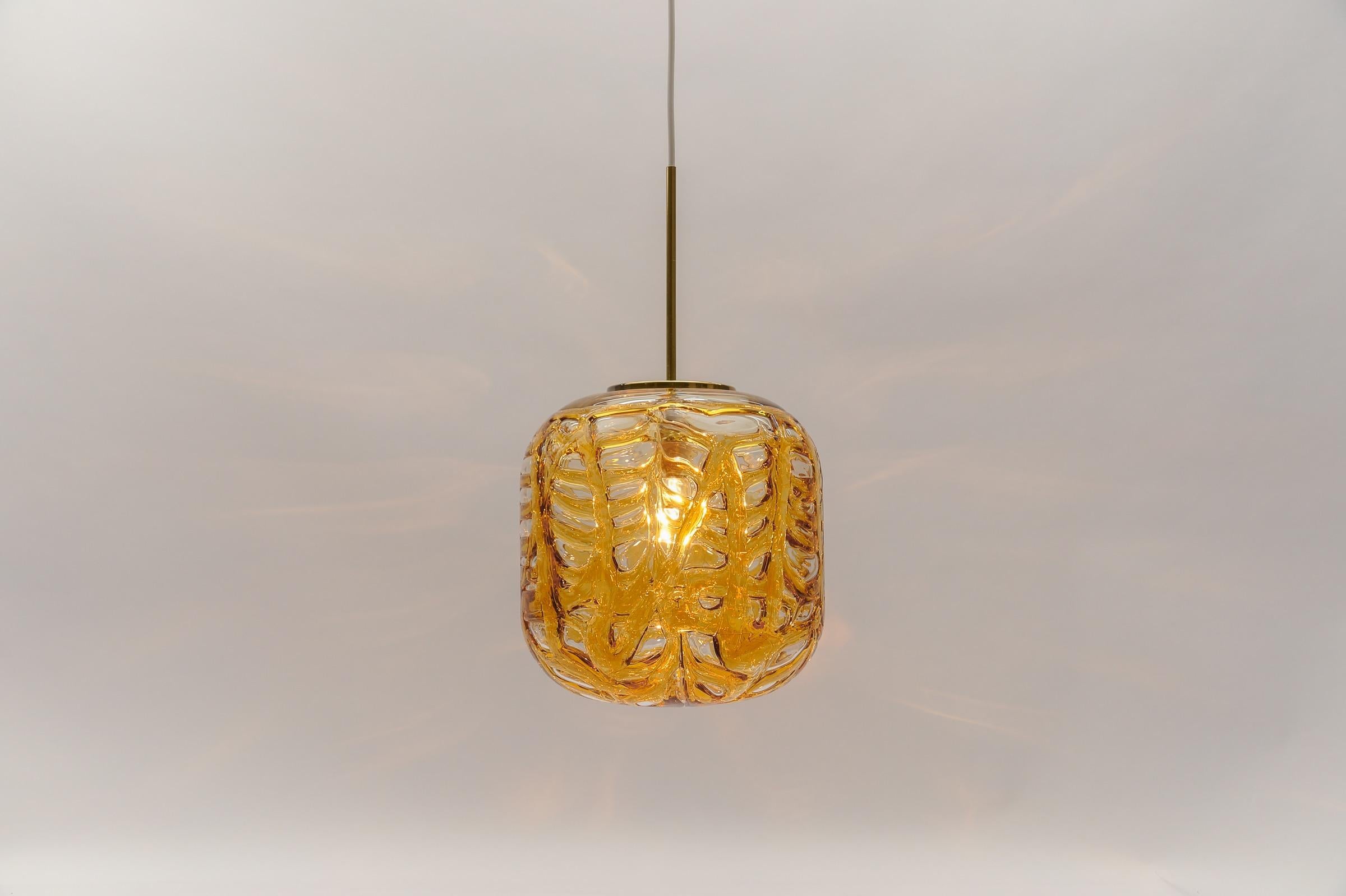 Grande lampada a sospensione ovale a sfera in vetro di Murano giallo di Doria, Germania anni '60 In condizioni buone in vendita a Nürnberg, Bayern