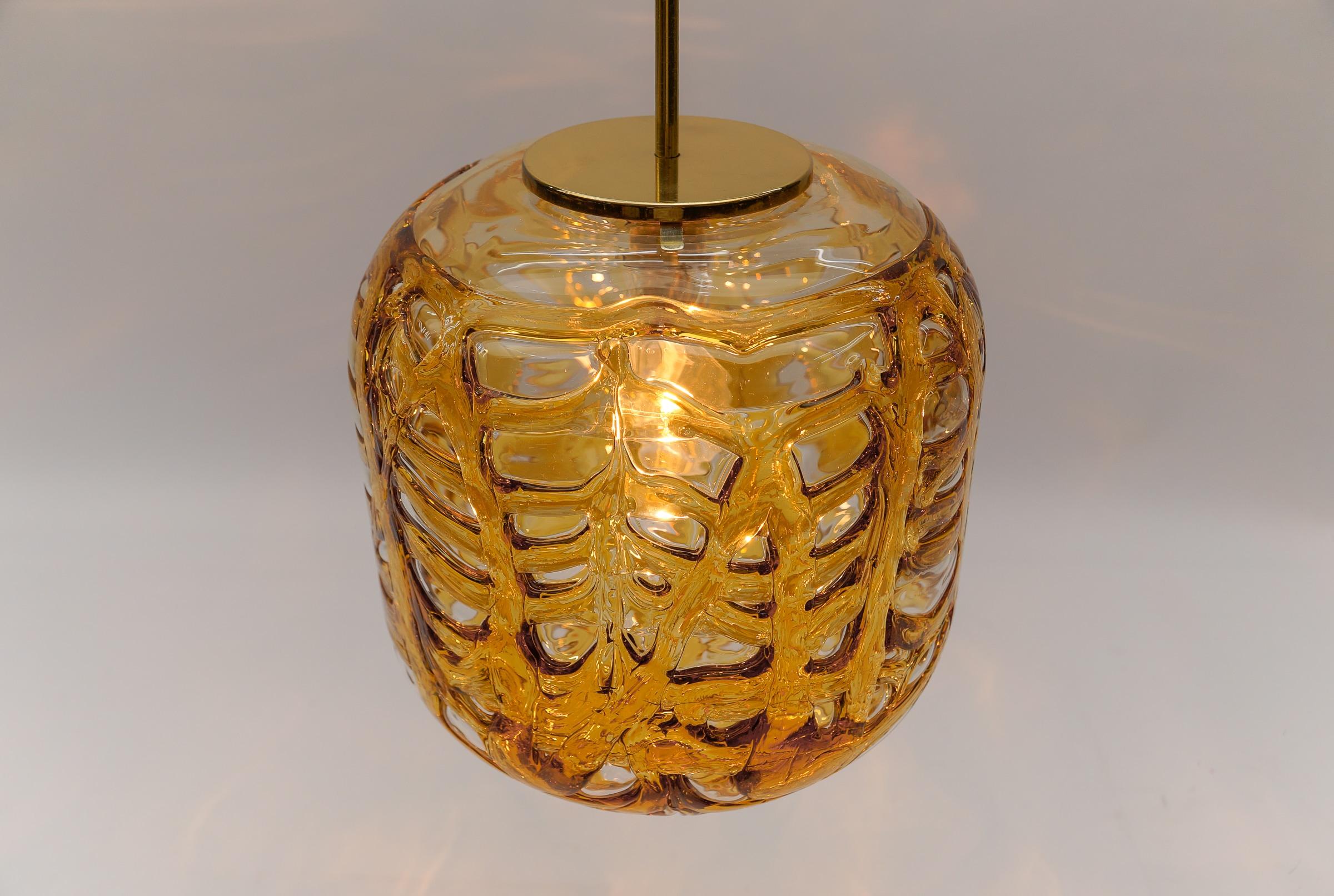 Grande lampada a sospensione ovale a sfera in vetro di Murano giallo di Doria, Germania anni '60 in vendita 2