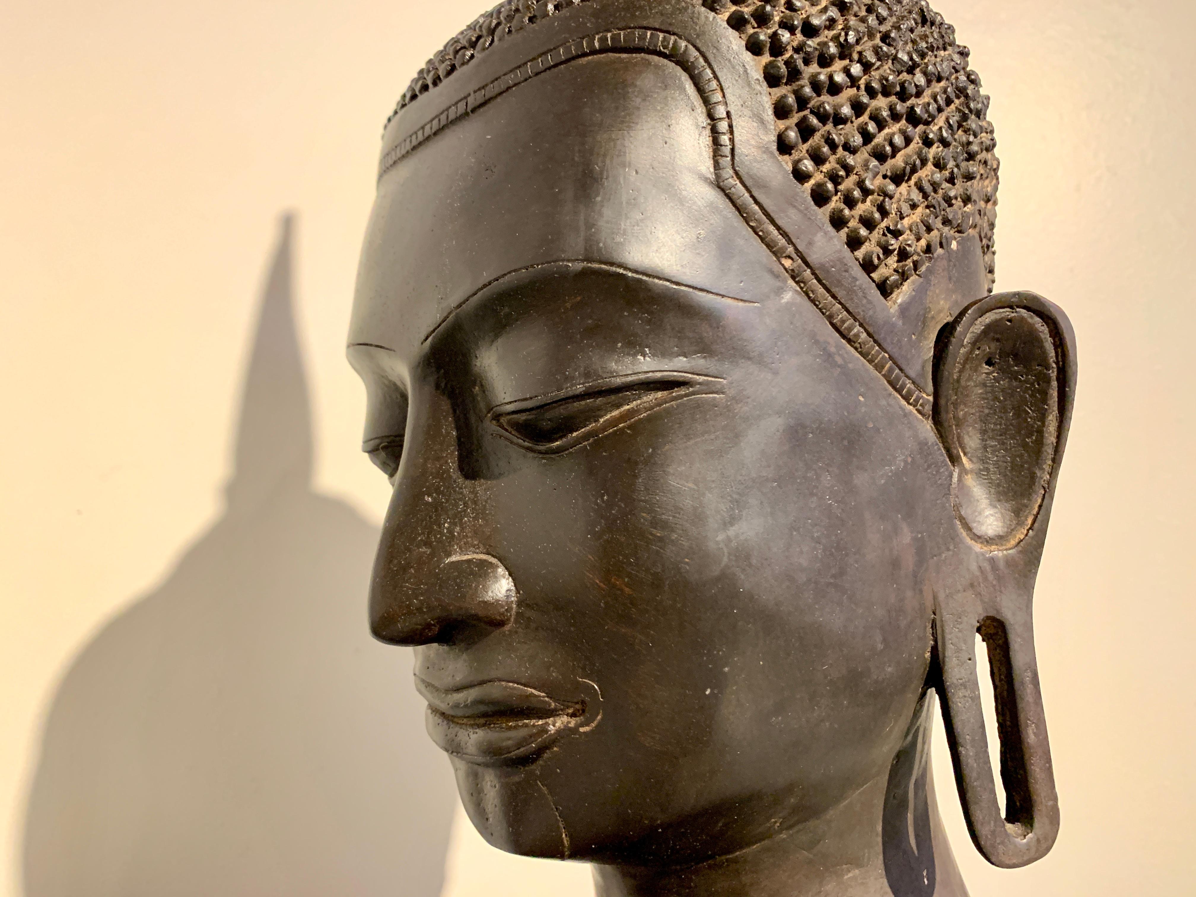 Überlebensgroßer thailändischer Bronze-Buddha-Kopf in Übergröße, ca. 1970er Jahre im Angebot 4
