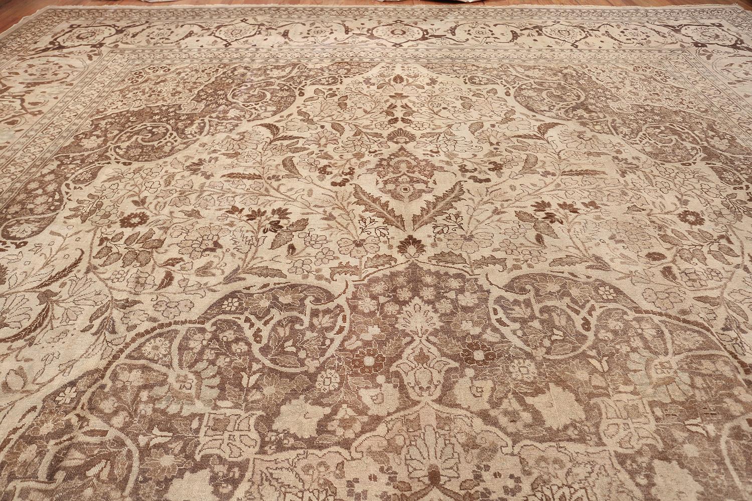 Antique Persian Tabriz Rug. Size: 16 ft x 23 ft For Sale 2