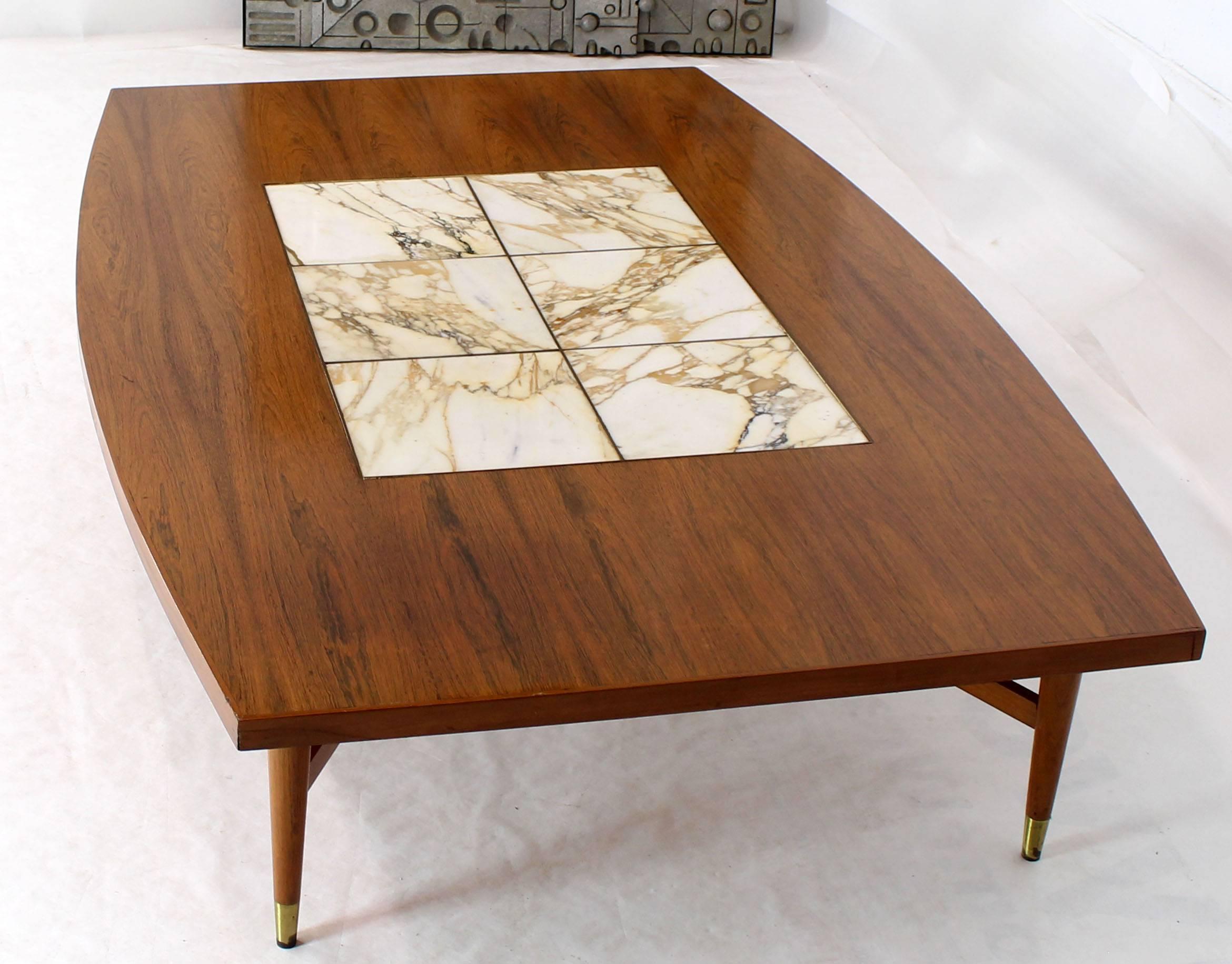 Tavolino danese Mid-Century Modern con inserto di piastrelle in marmo e intarsio in ottone: 48 x 72