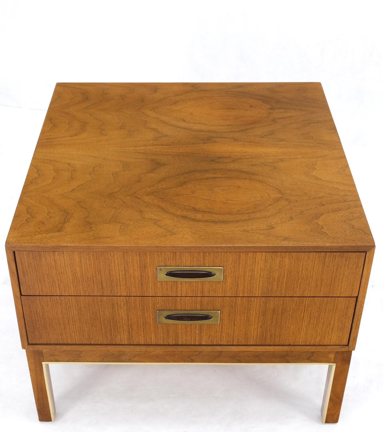 Large Oversize Cube Shape Square 2 Drawers Light Walnut Nightstand Table Mint In Good Condition For Sale In Rockaway, NJ