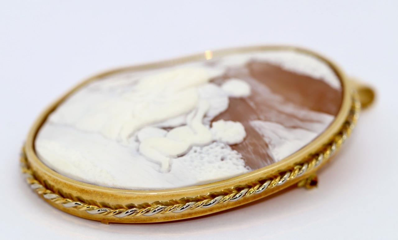 Large Oversized Cameo Brooch, Pendant, 18 Karat Gold For Sale 3