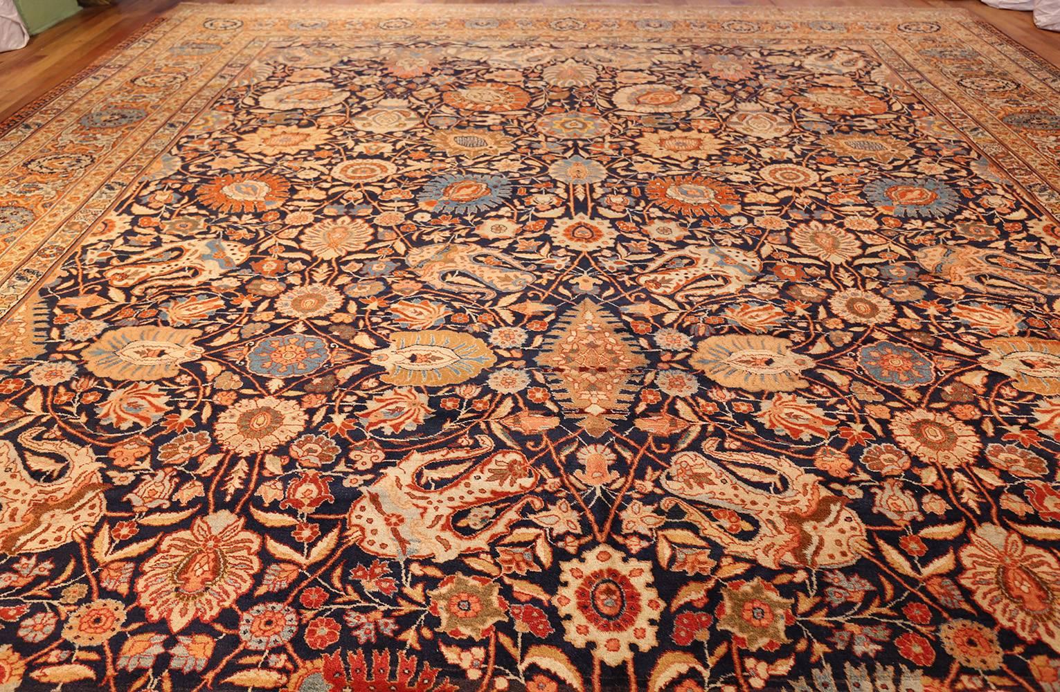 Magnifique tapis persan Tabriz surdimensionné bleu marine, Pays d'origine / Type de tapis : Tapis persan, Circa Date : 1900. Taille : 14 ft 8 in x 22 ft (4,47 m x 6,71 m).