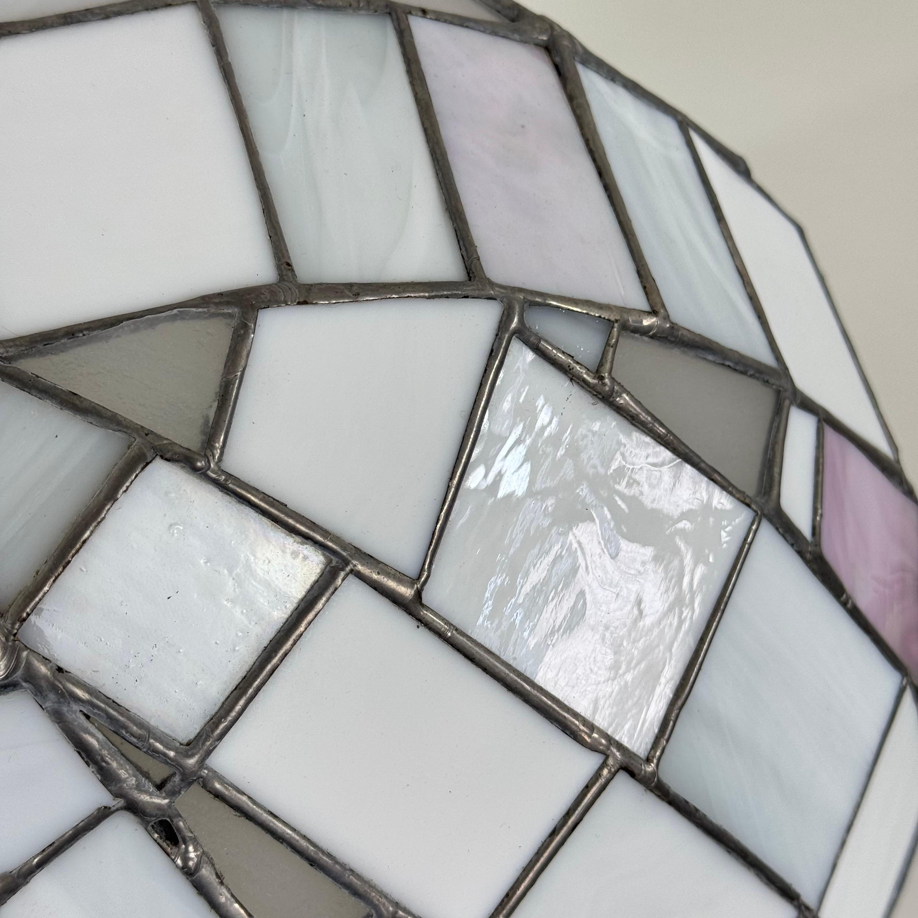 Grande lampe ovoïde en nacre irisée de style Tiffany, 1980 en vente 3