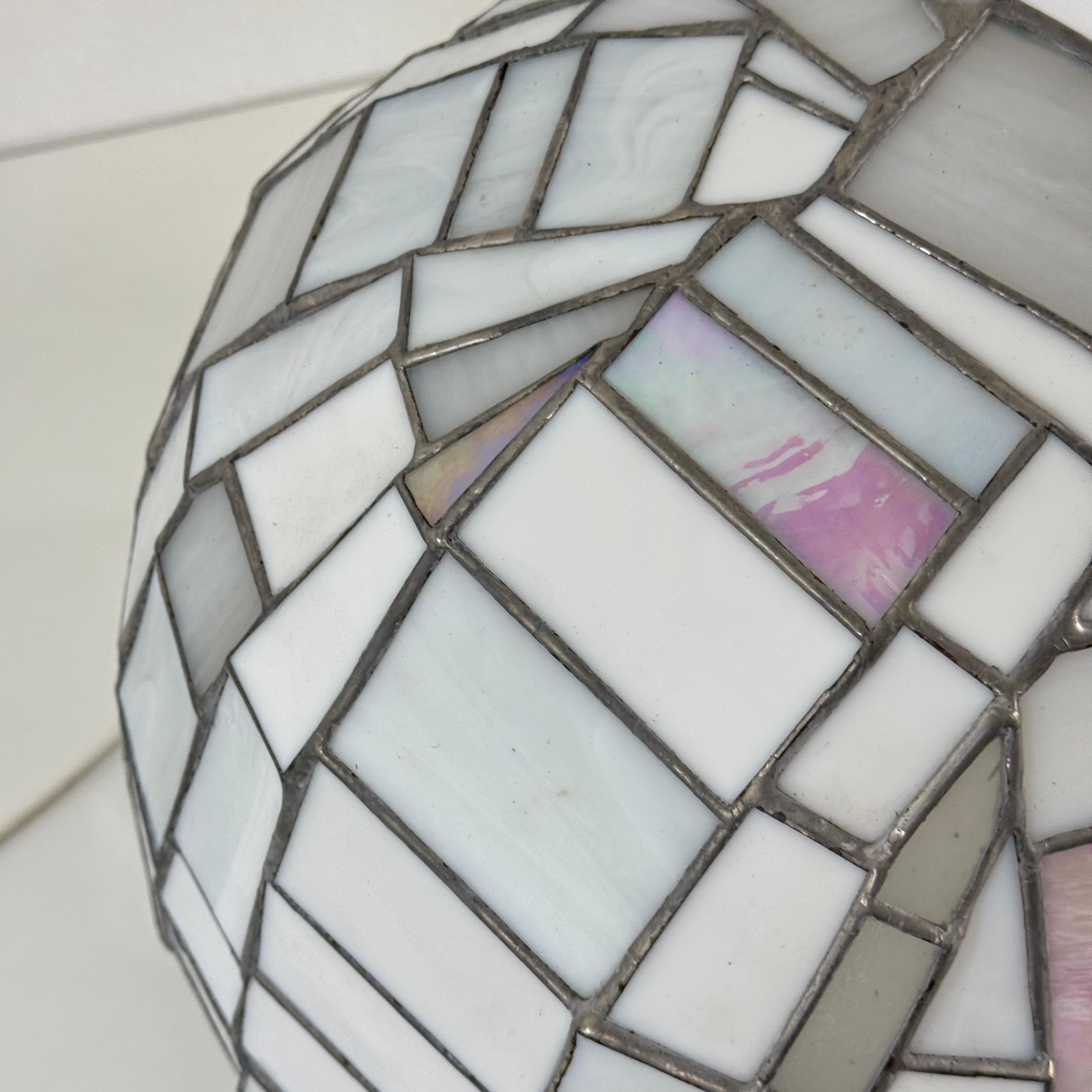 Grande lampe ovoïde en nacre irisée de style Tiffany, 1980 en vente 4