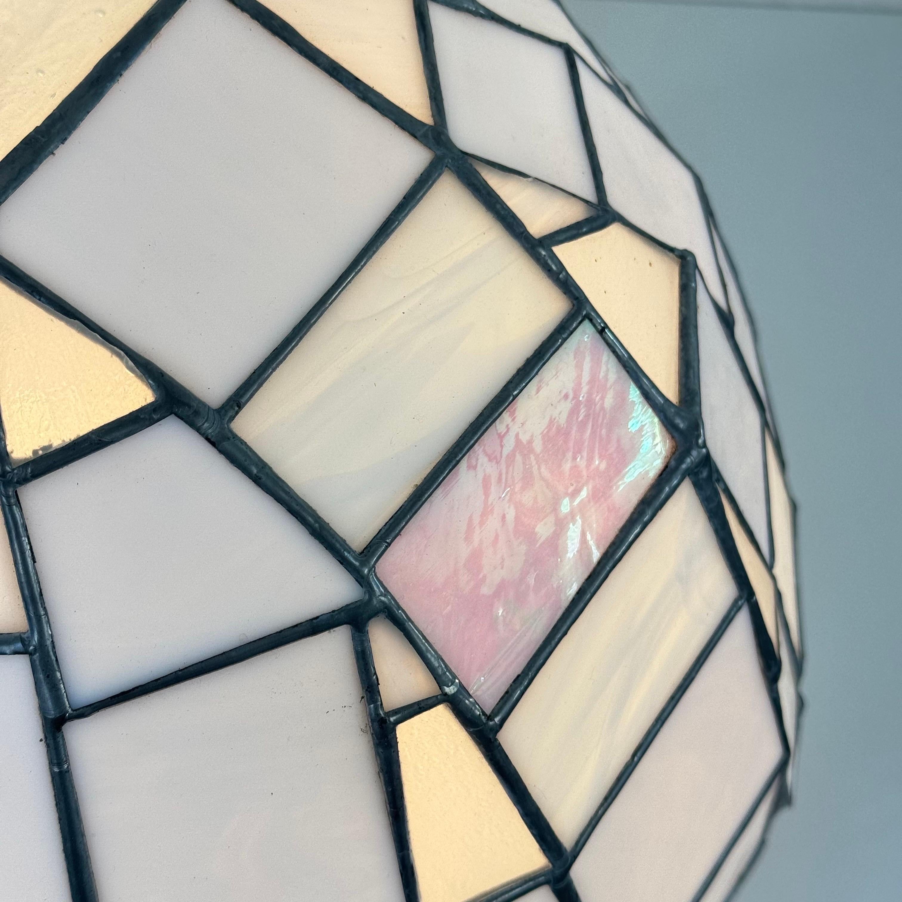 Grande lampe ovoïde en nacre irisée de style Tiffany, 1980 en vente 9