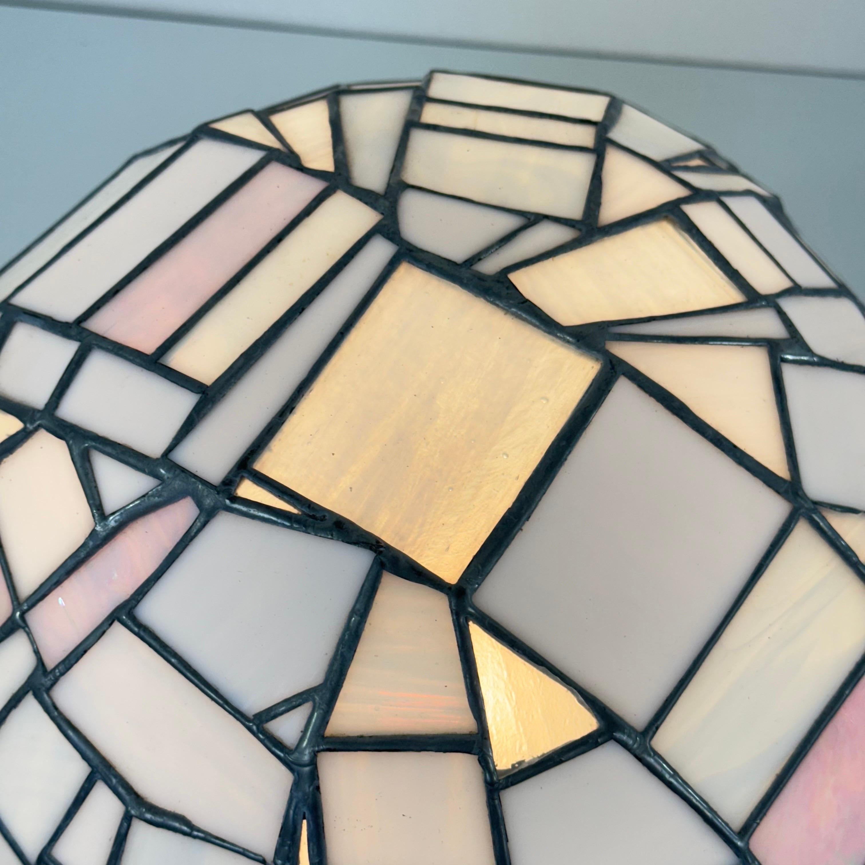 Cuivre Grande lampe ovoïde en nacre irisée de style Tiffany, 1980 en vente