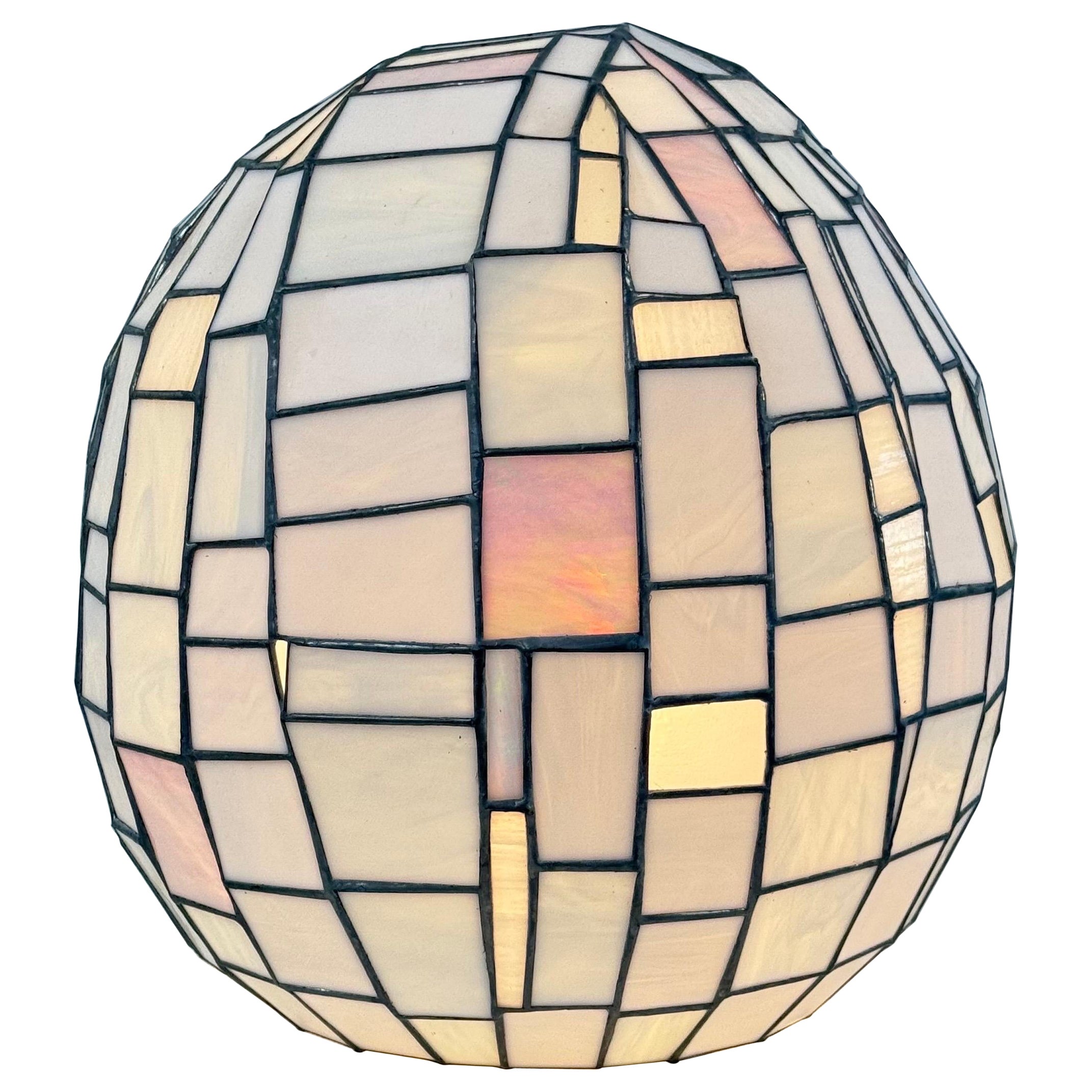Grande lampe ovoïde en nacre irisée de style Tiffany, 1980 en vente