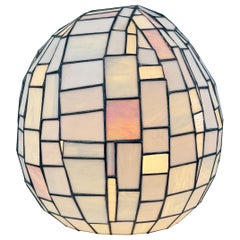Grande lampe ovoïde en nacre irisée de style Tiffany, 1980