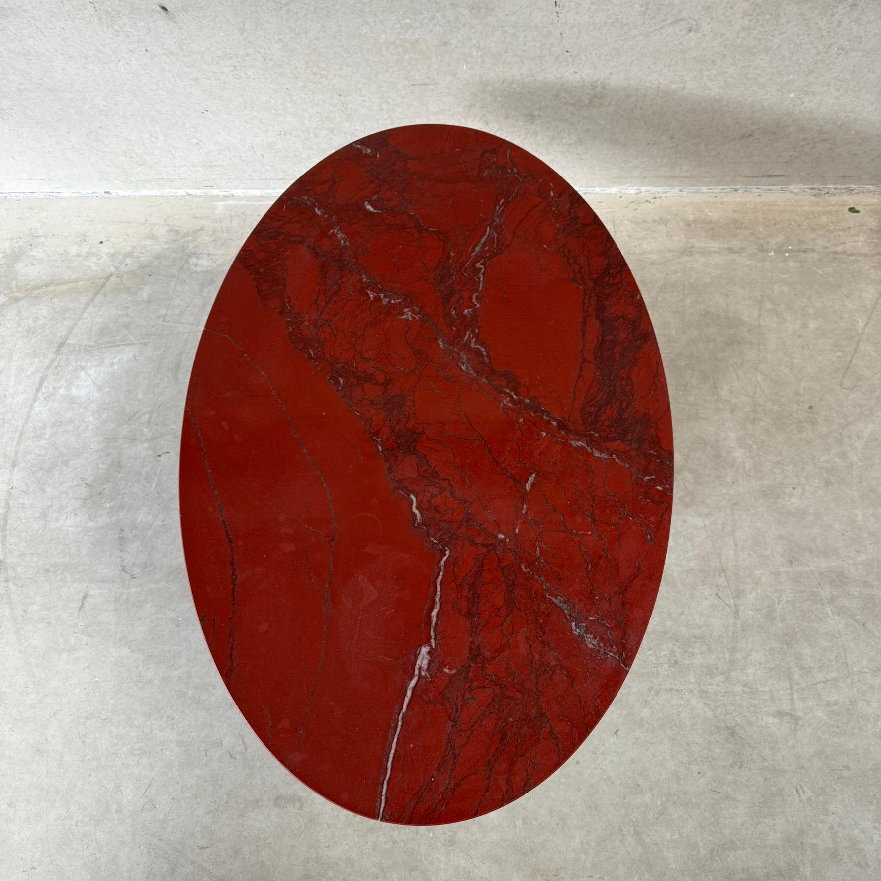 Grande table basse ovale en marbre rouge sang de bœufrosso Levanto, Italie 1980 en vente 4