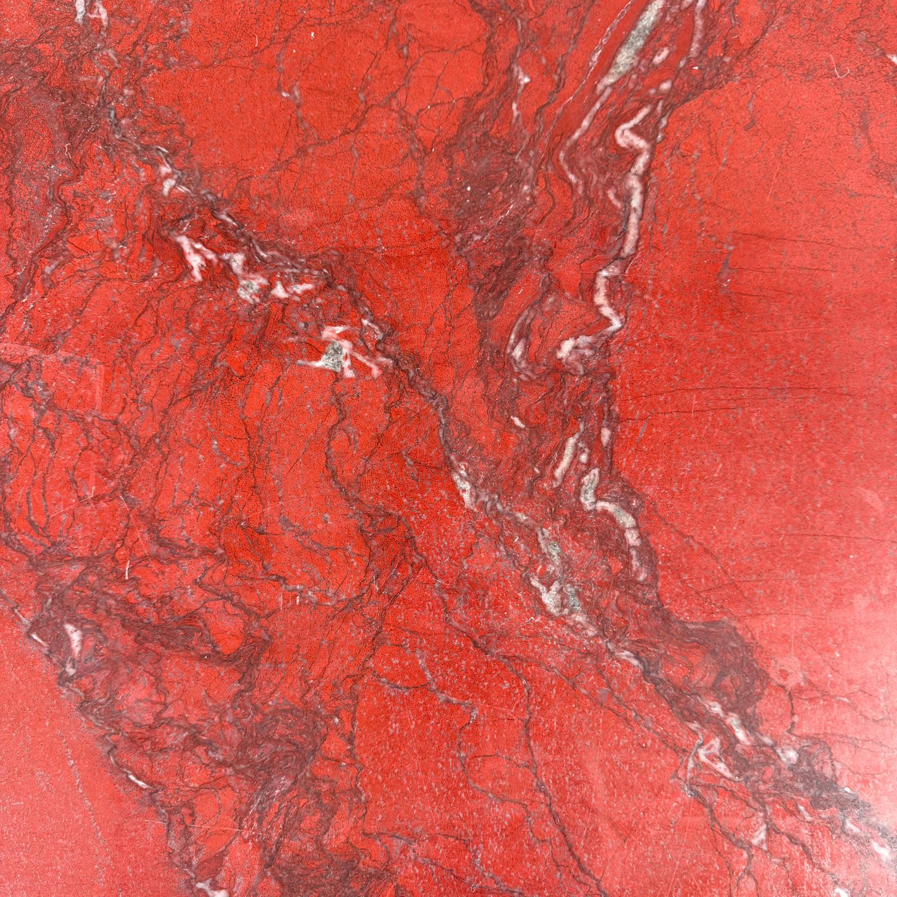 Fin du 20e siècle Grande table basse ovale en marbre rouge sang de bœufrosso Levanto, Italie 1980 en vente