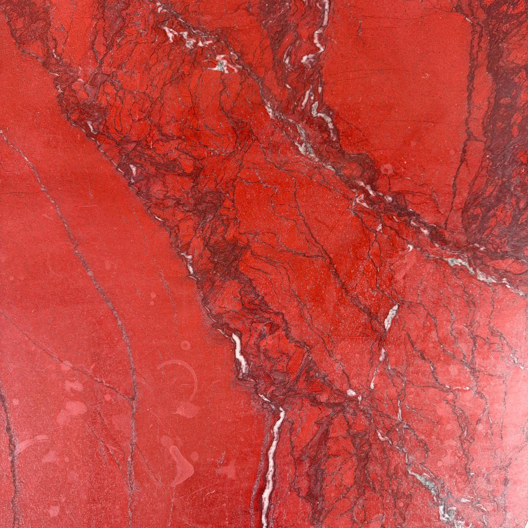 Grande table basse ovale en marbre rouge sang de bœufrosso Levanto, Italie 1980 en vente 1