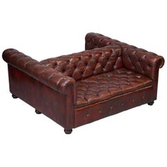 Großes Oxblood Vintage Leder Doppelseitiges Chesterfield Getuftetes Konversationssofa