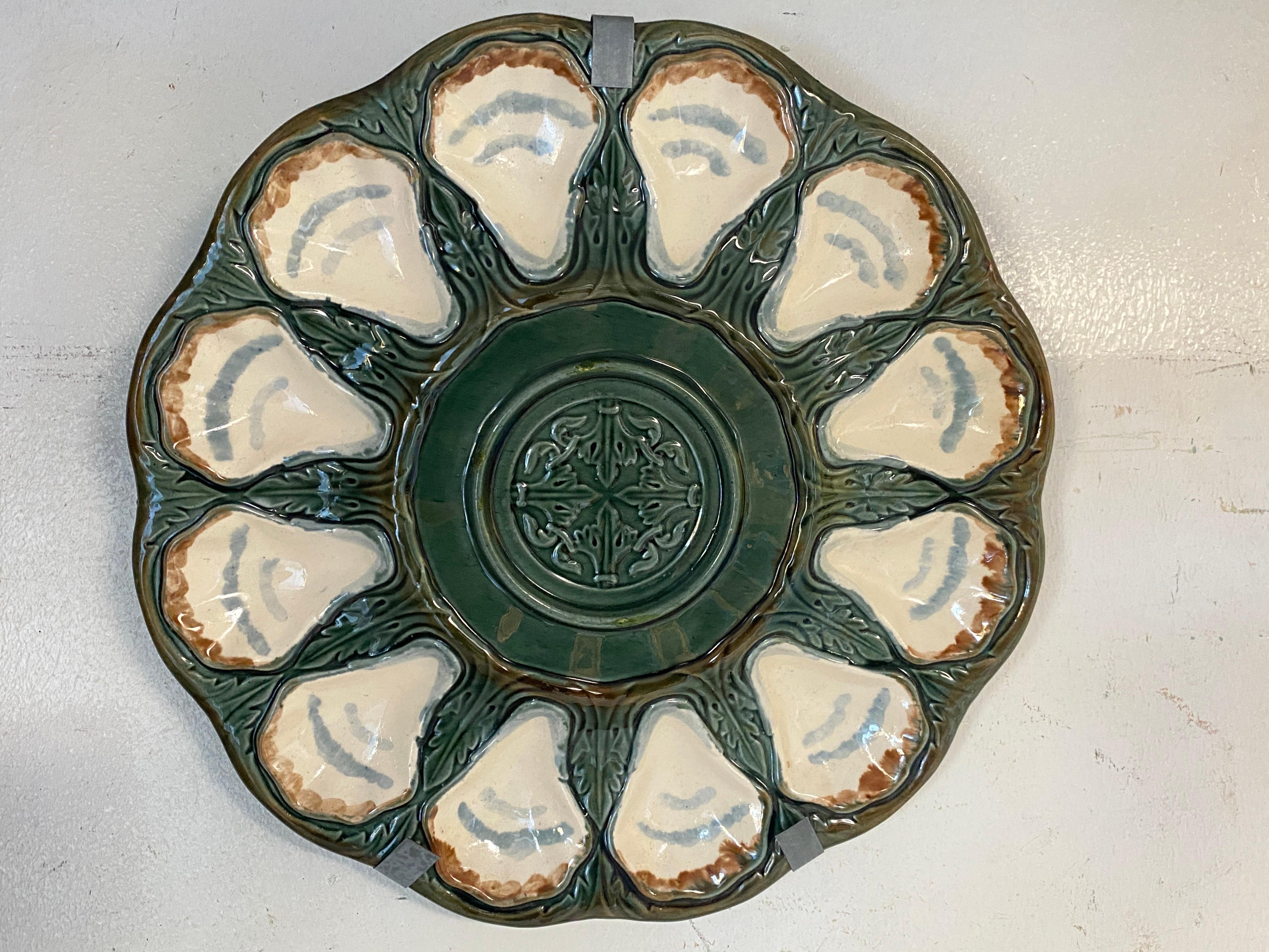 Large Oyster Dish in Majolica Green White Color 19th Century Longchamp France For Sale 4