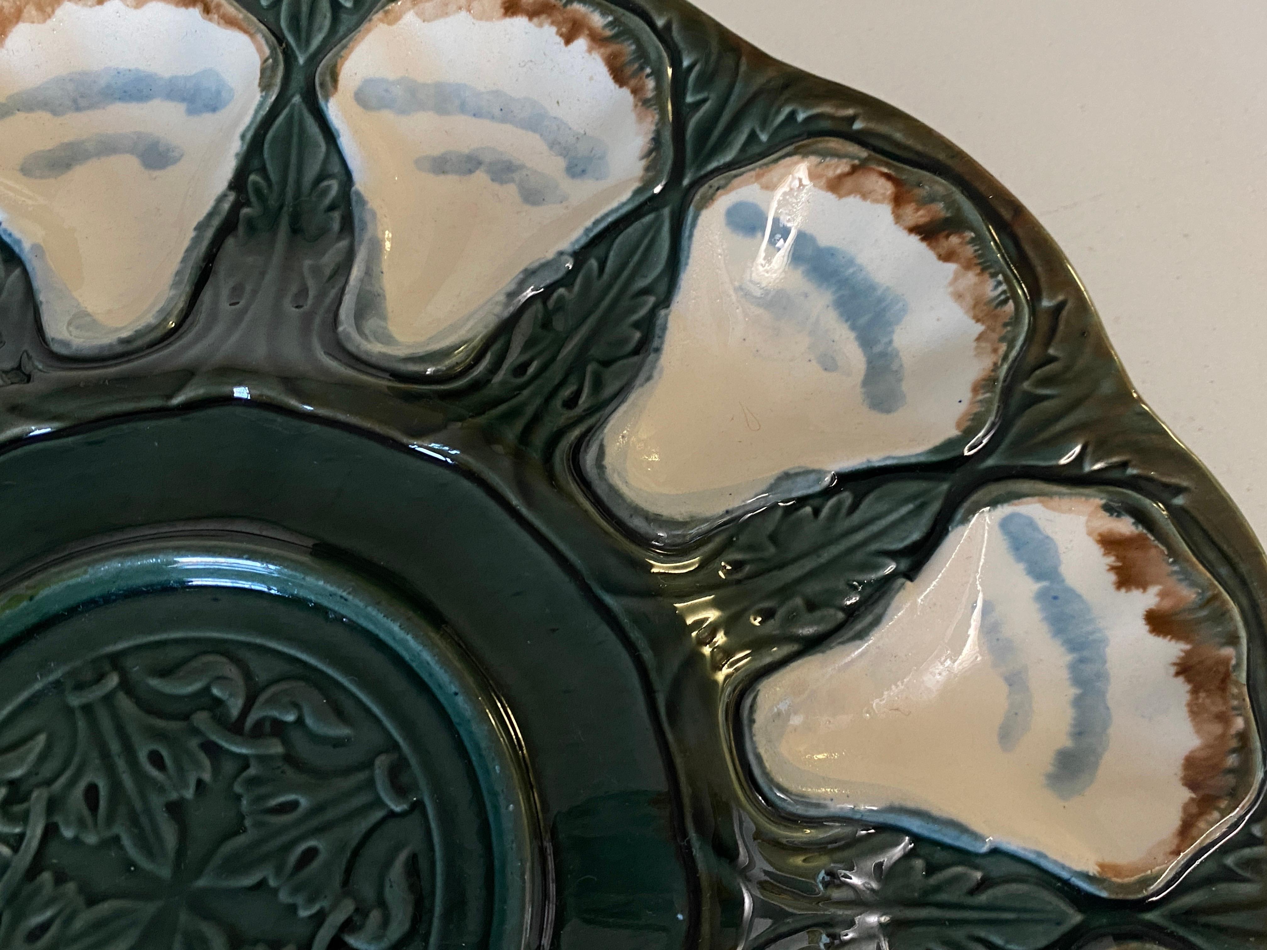 Hand-Painted Large Oyster Dish in Majolica Green White Color 19th Century Longchamp France