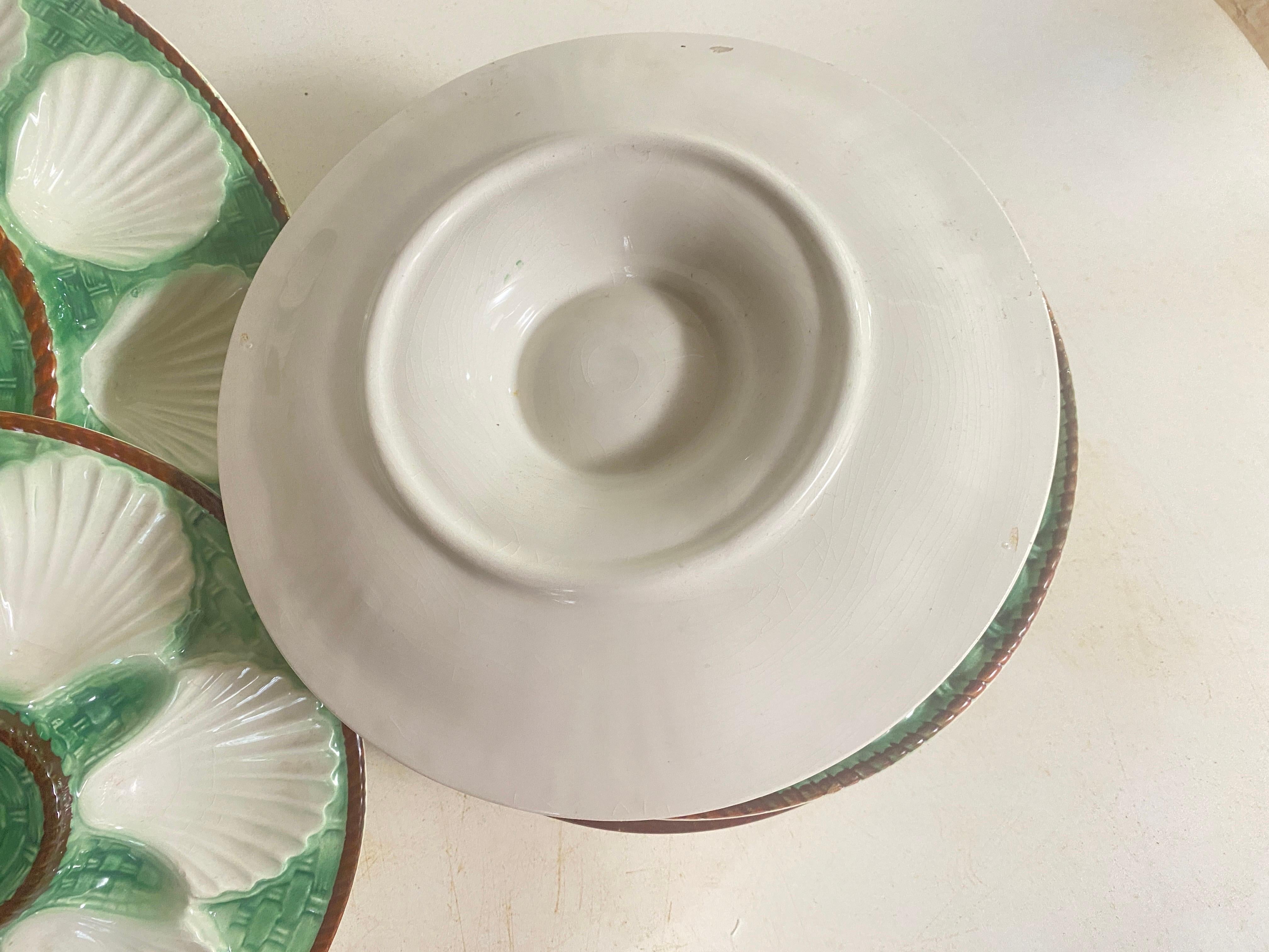 Set of one Large Oyster plate in Cramic and six Plates, in Green white and brown color. Large.
France, 1960.
One large plate is 33 cm diameter.
Diameter of the Plates are 24 cm
By Saint Clement