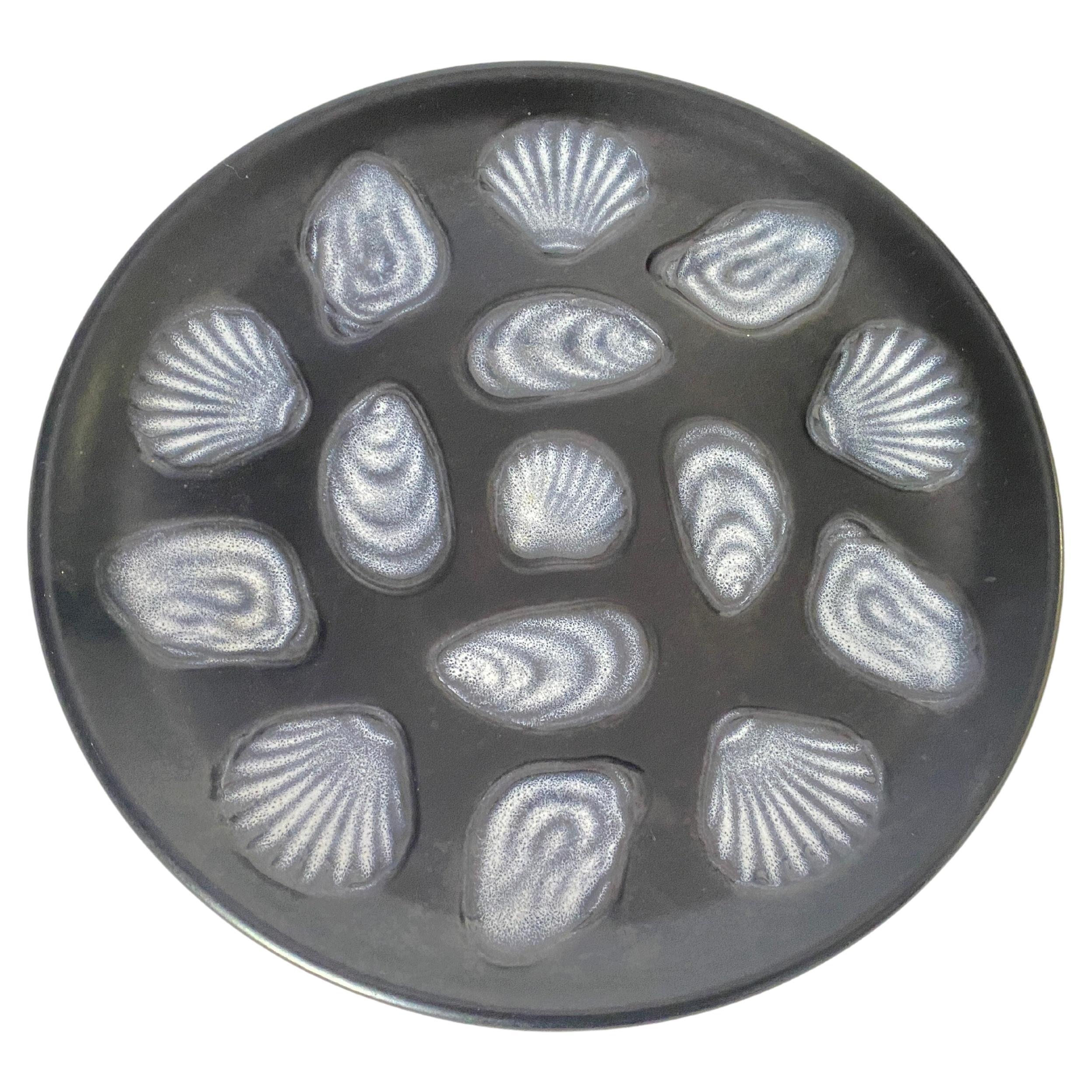 Oyster plate in Cramic, in black white and brown color. Large.
France, 1960.