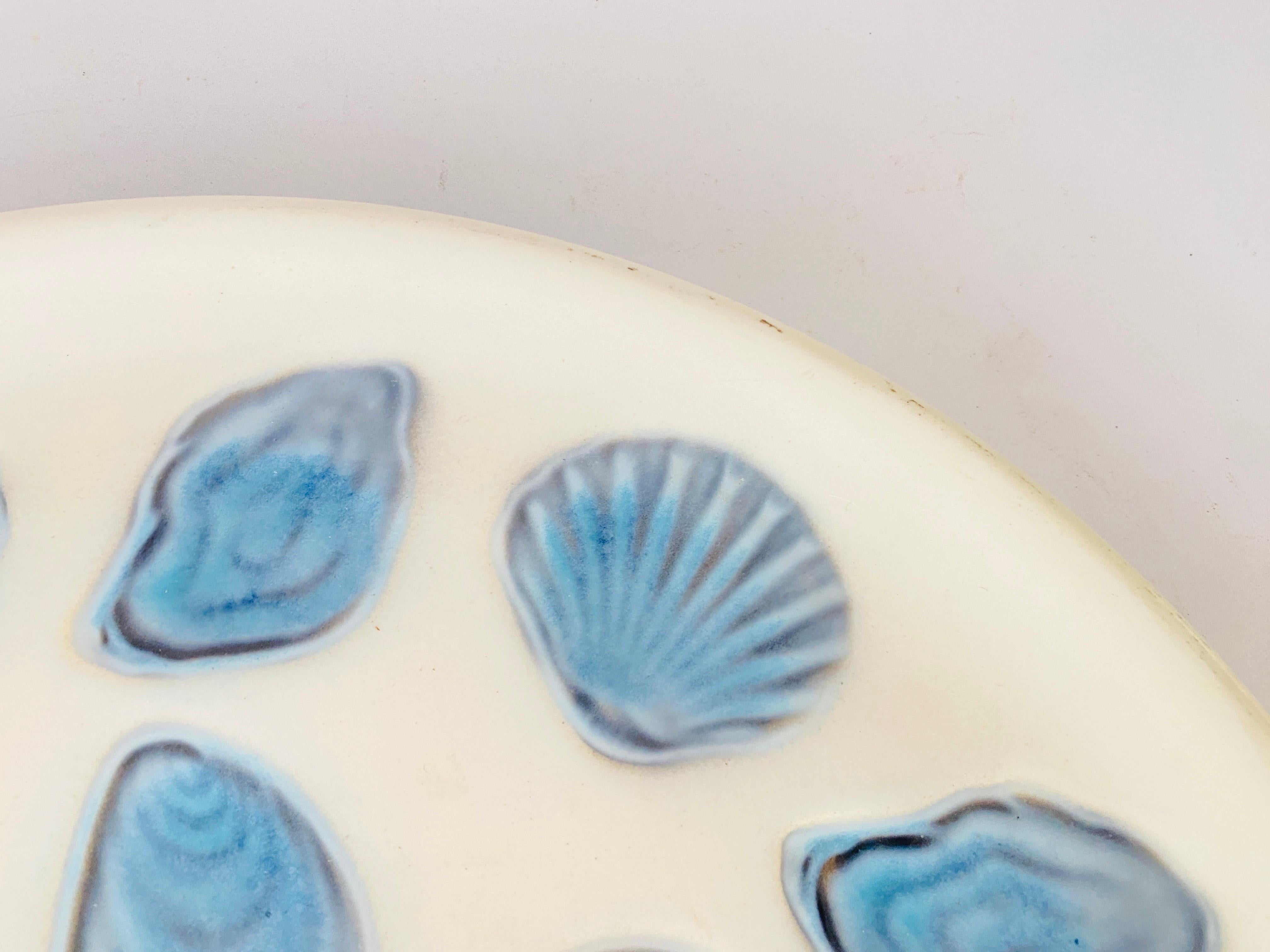 Céramique Grande assiette à huîtres en céramique bleue et blanche, France par Elchinger, 1960 en vente
