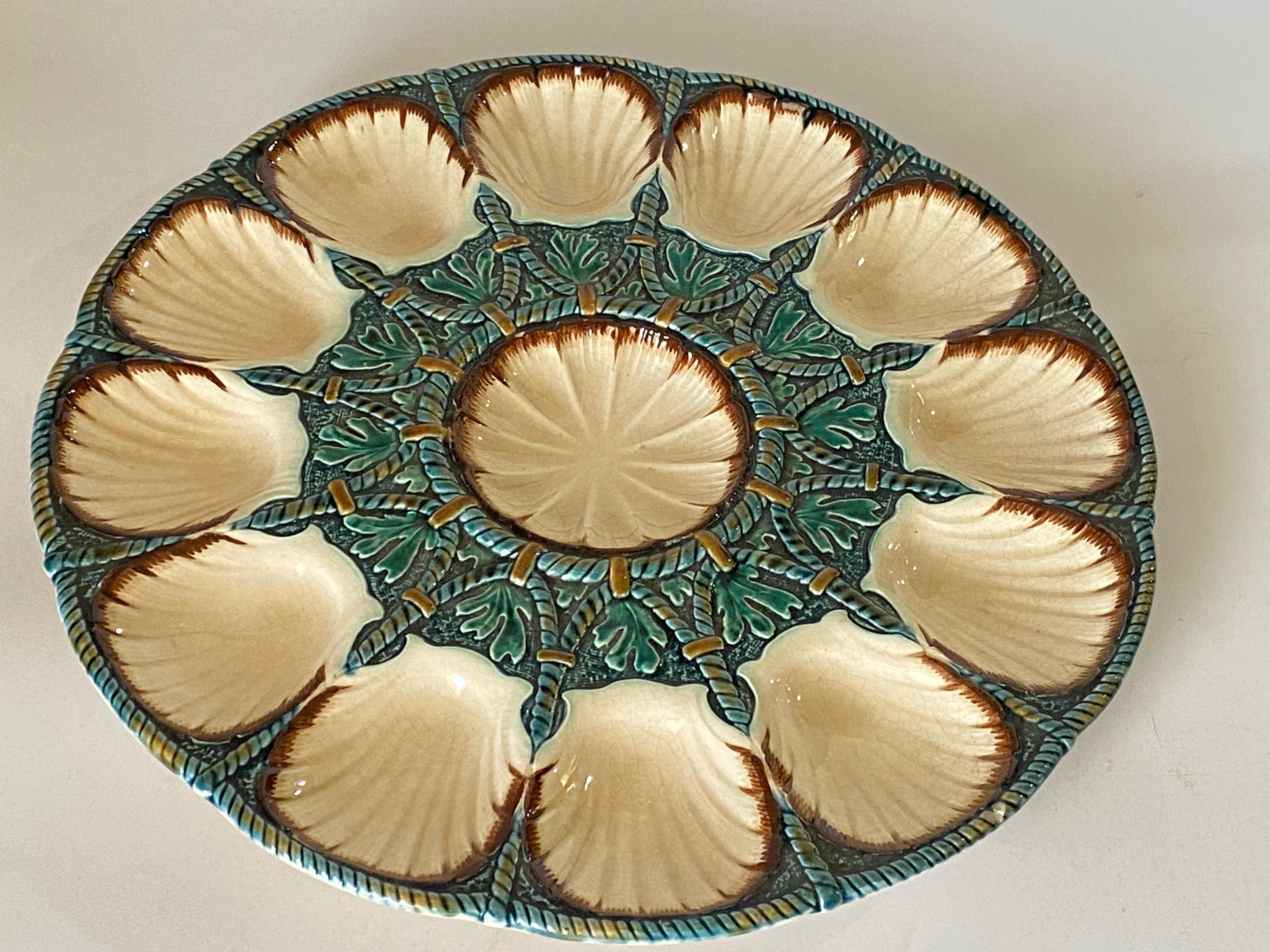 Large Oyster Plate in Majolica Blue and White Color, 19th Century, France In Good Condition In Auribeau sur Siagne, FR