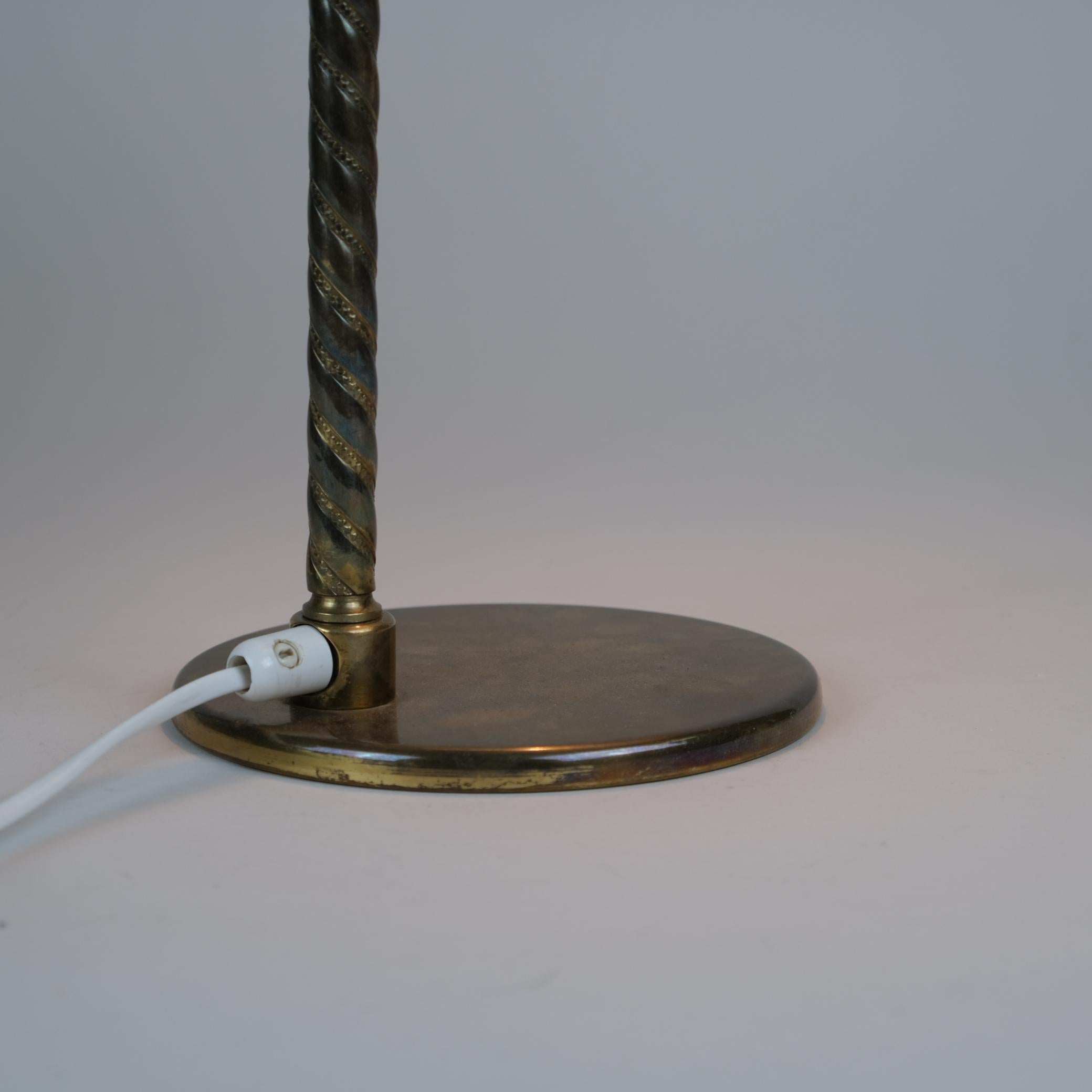 Finnish Large Paavo Tynell Full Brass Seashell Table Lamp Model 5321, Taito Oy 1940s For Sale