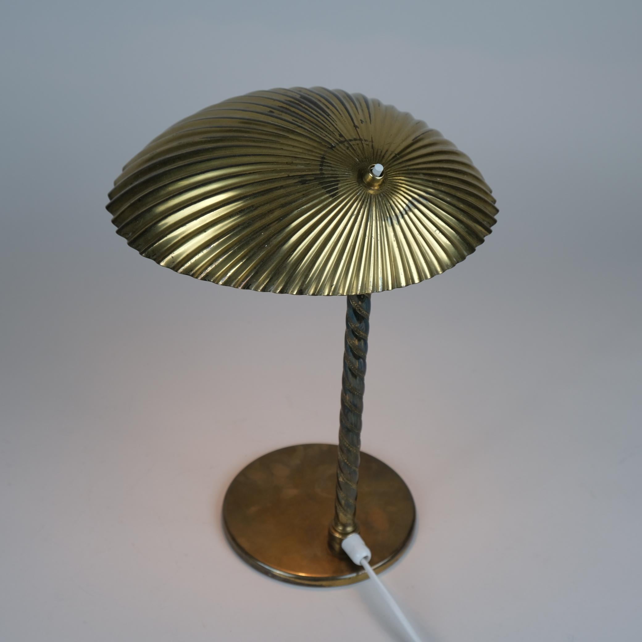 Mid-20th Century Large Paavo Tynell Full Brass Seashell Table Lamp Model 5321, Taito Oy 1940s For Sale