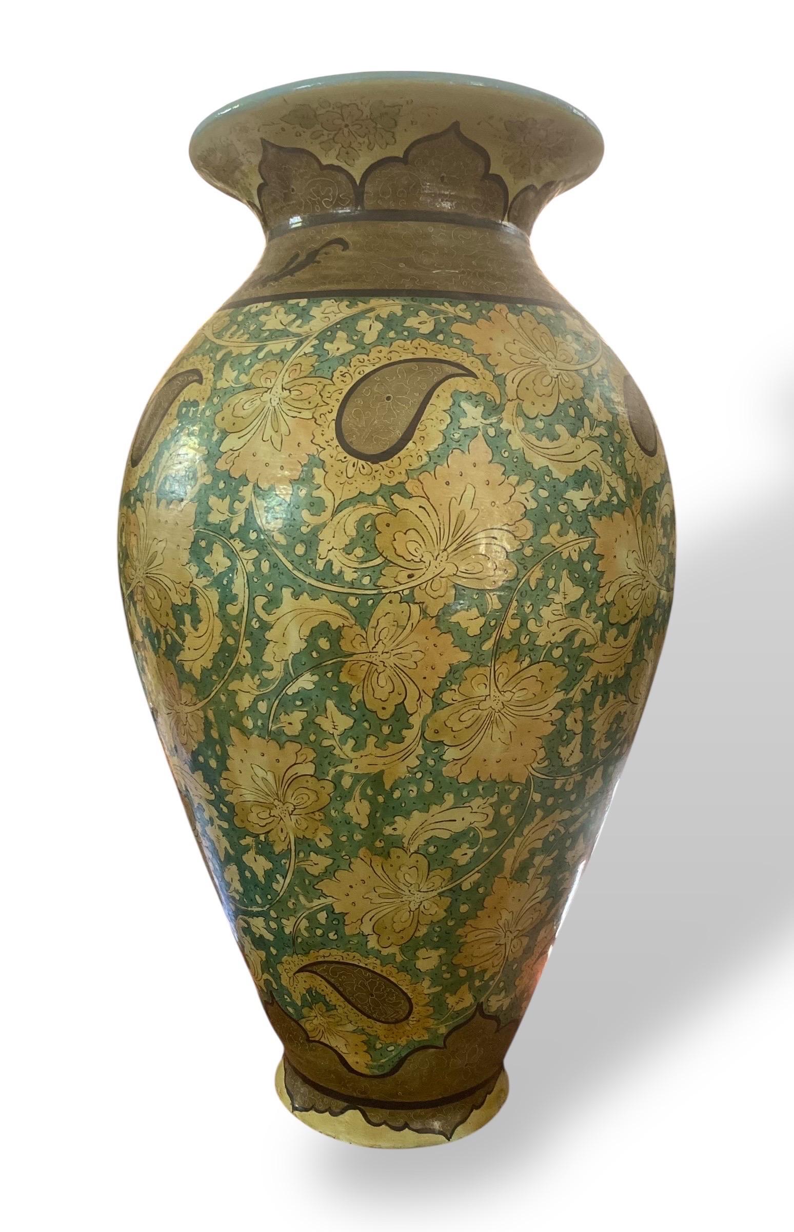 Grande vaso in ceramica dipinta - stile Qajar, Persia, inizio XX secolo in vendita 3